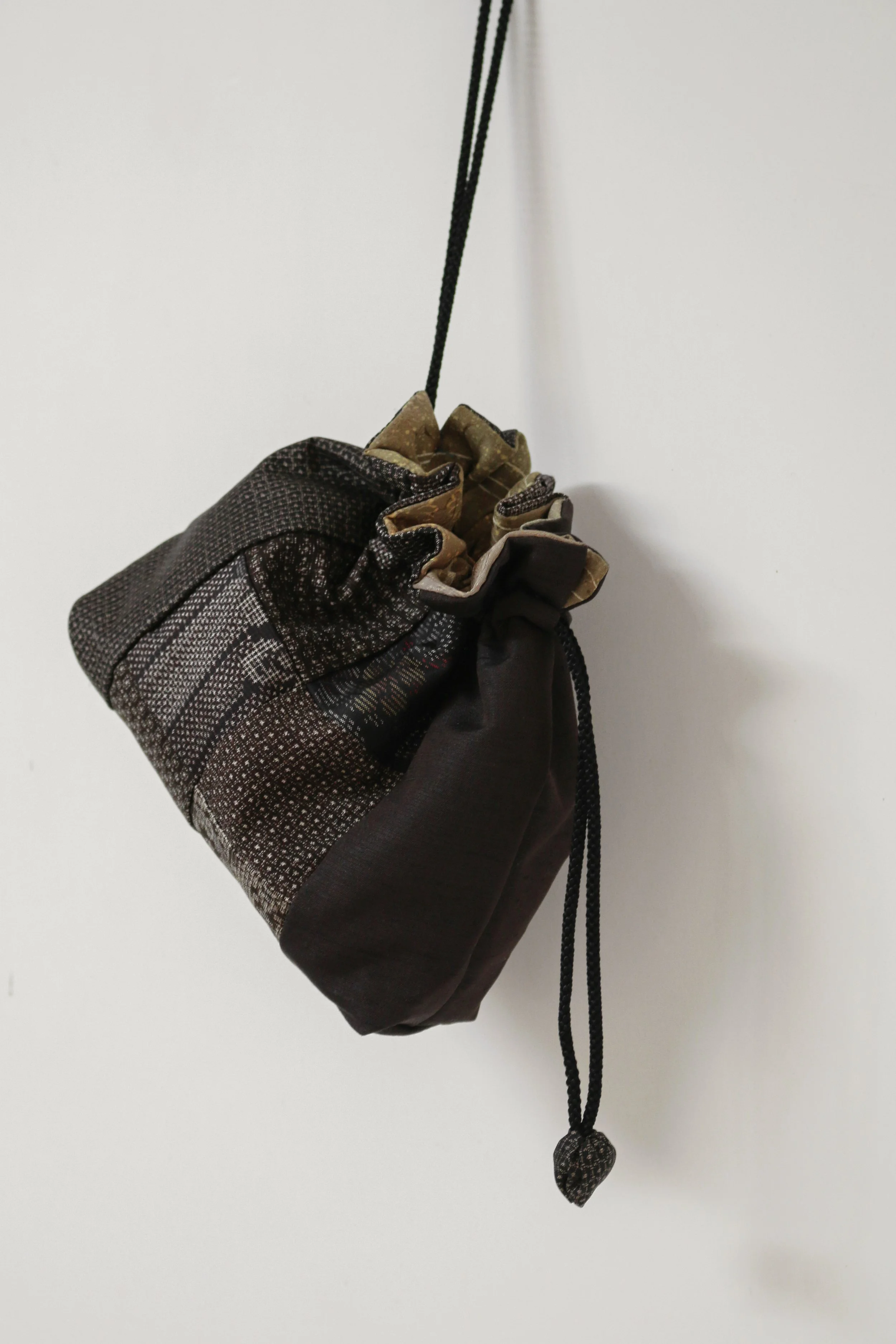 Japanese Silk Kinchaku Pouch Bag Oshima Tsumugi -8.jpg