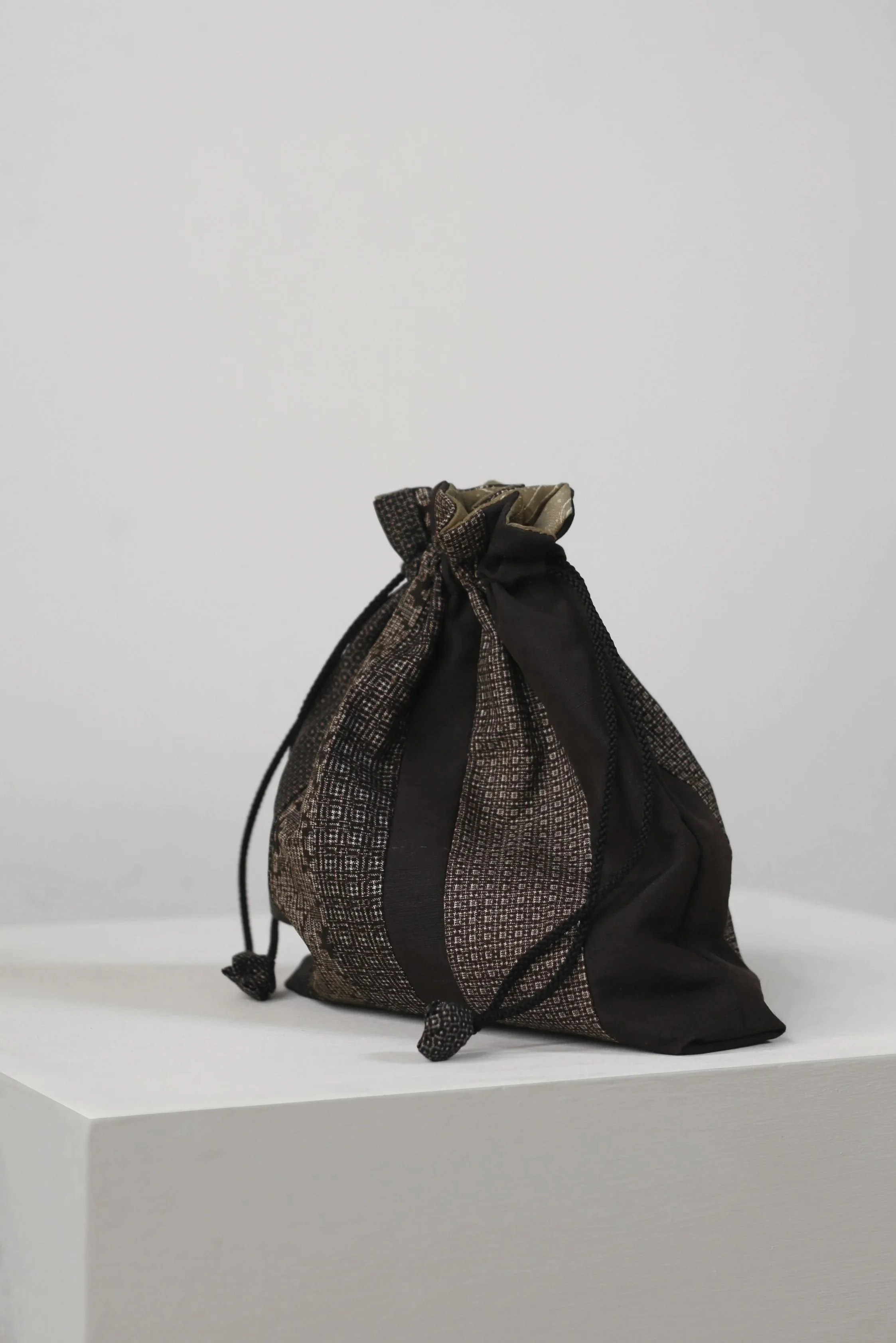 Silk Kinchaku Pouch Bag 05