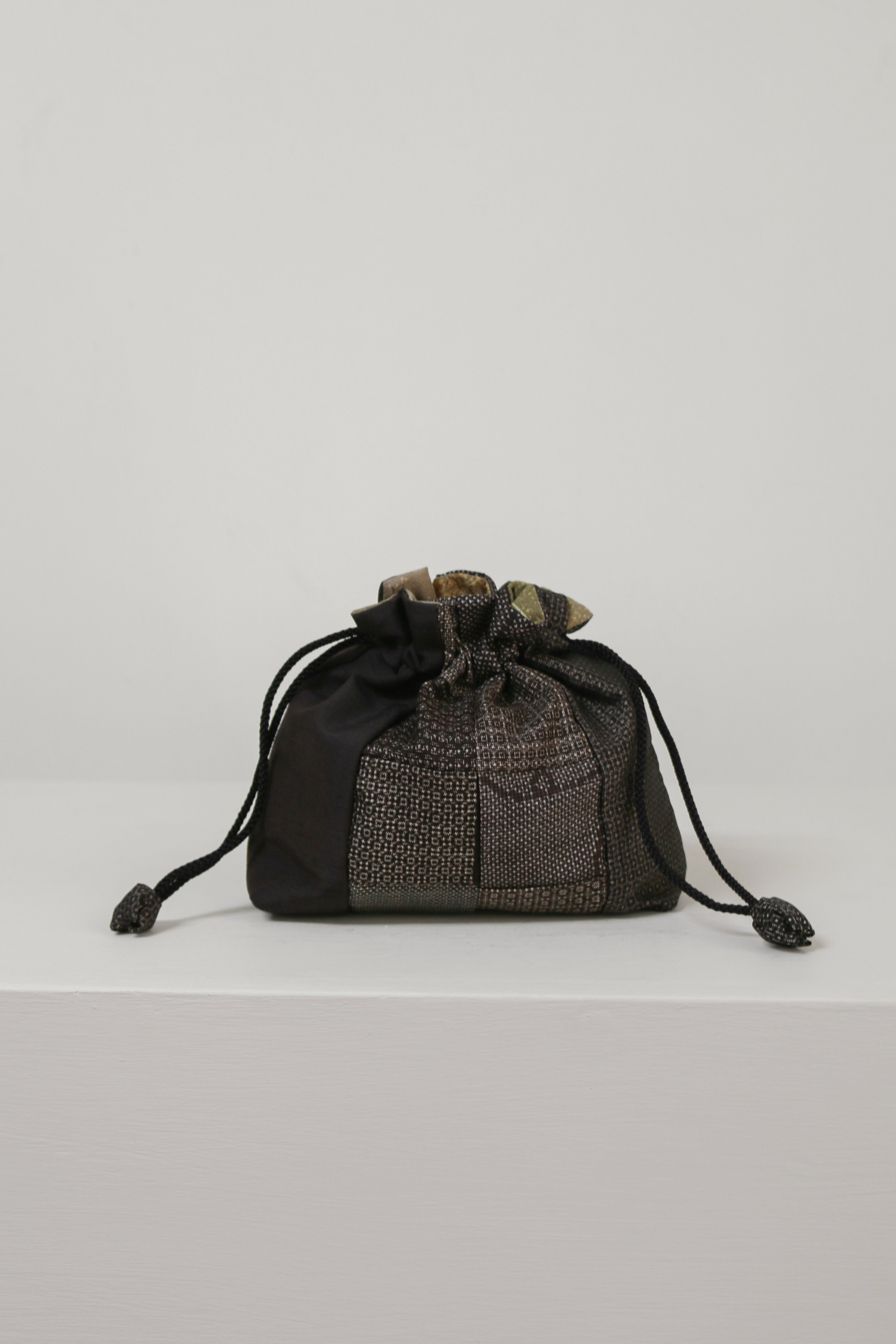 Japanese Silk Kinchaku Pouch Bag Oshima Tsumugi -6.jpg