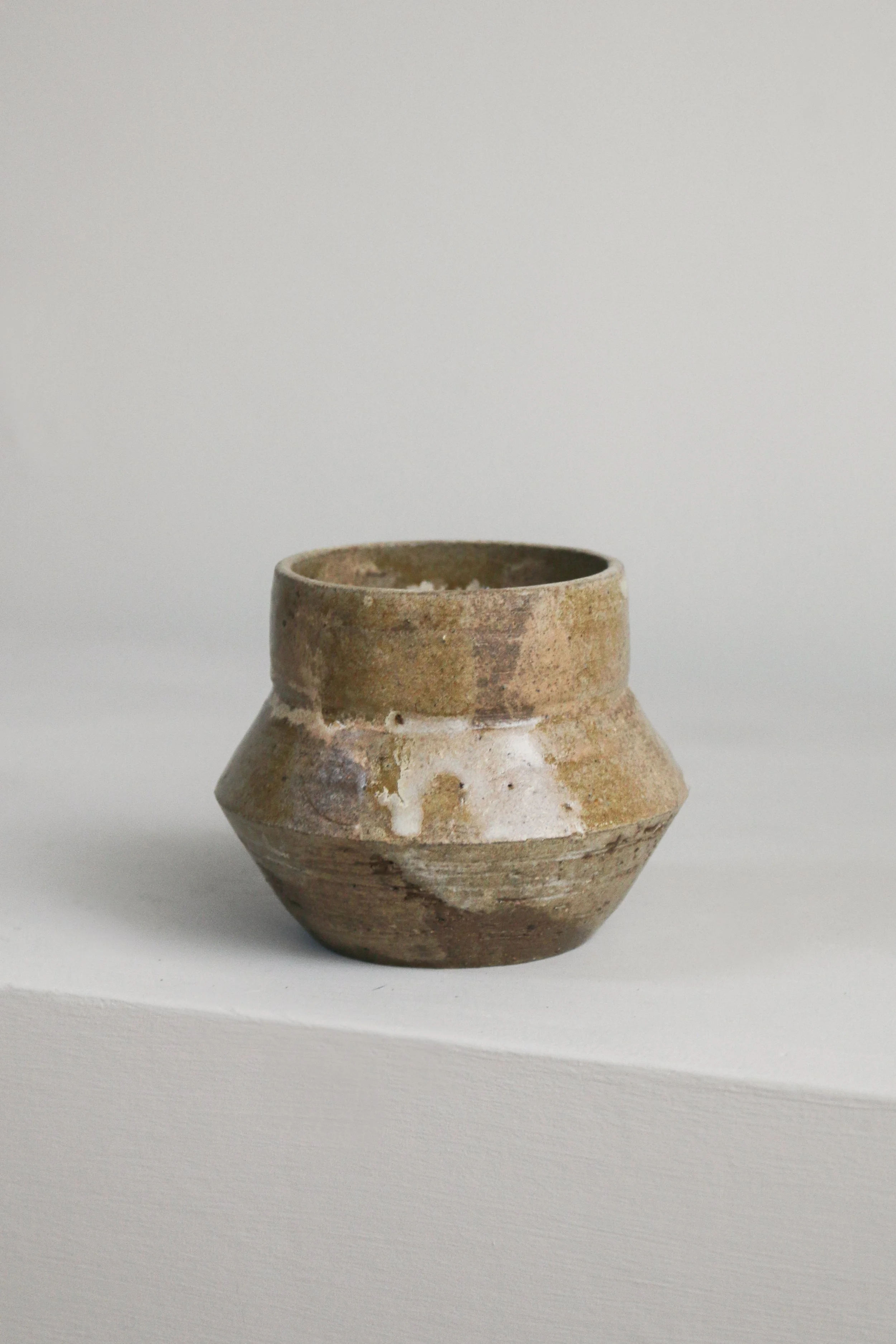 Studio Pottery Short Vase (4 of 6).jpg