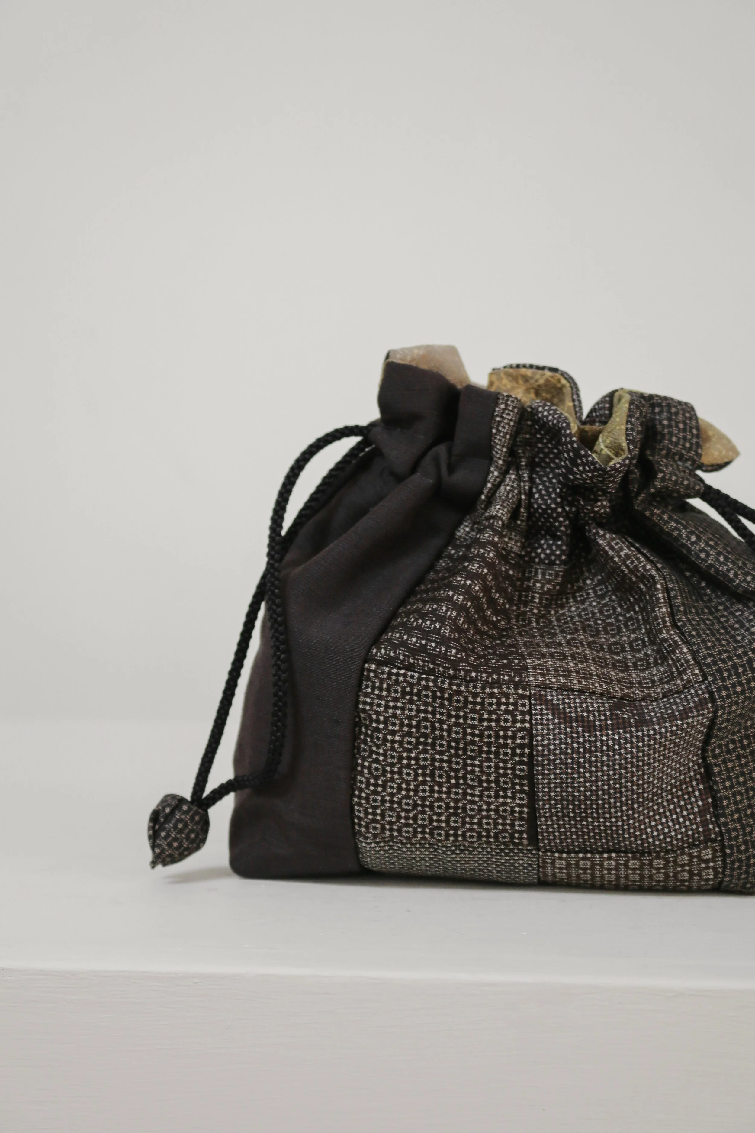 Japanese Silk Kinchaku Pouch Bag Oshima Tsumugi -4.jpg