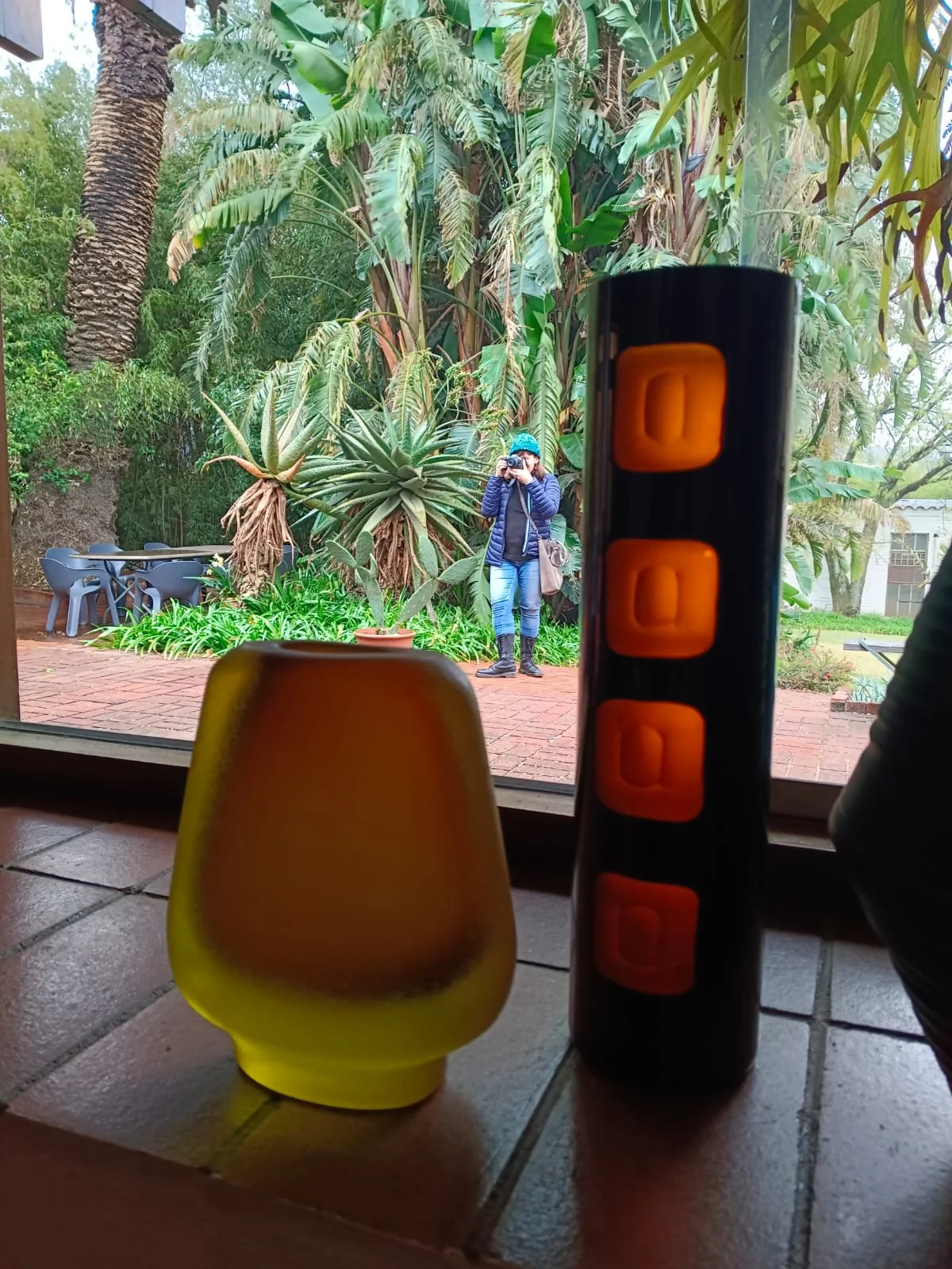 Picture of ornaments on the wide sill of the picture window at the Eduardo Villa house in Joburg taken by architect Thorsten Deckler.