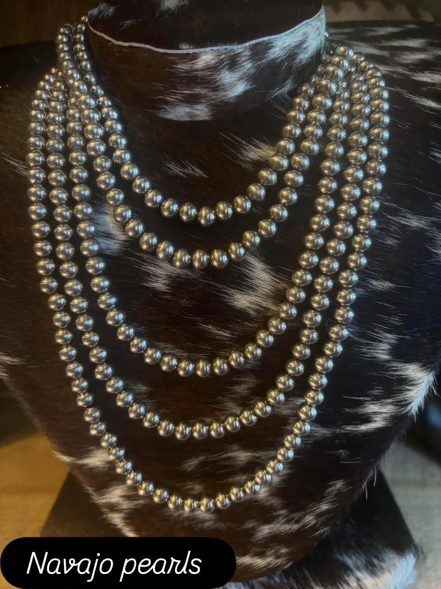 This necklace is a  beautiful piece of Navajo art. A must have for your collection. #shopsmall #cowboysandangels #nativeamericanjewelry