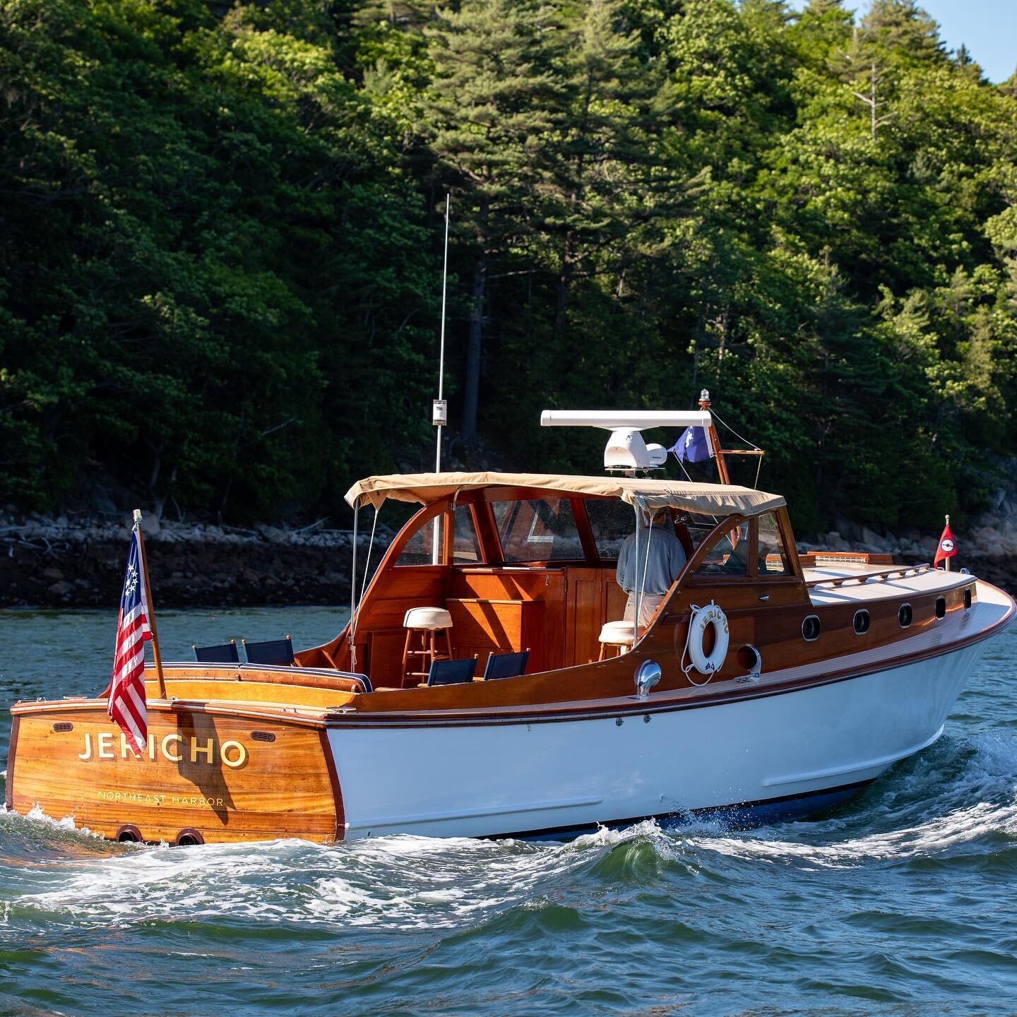 Take the sea-nic route: The way life should be! 🇺🇸⚓️
.
.
.
.
#bunkerandellis #lobsteryacht #woodenboat #maine #mainelife #downeastboats #downeast