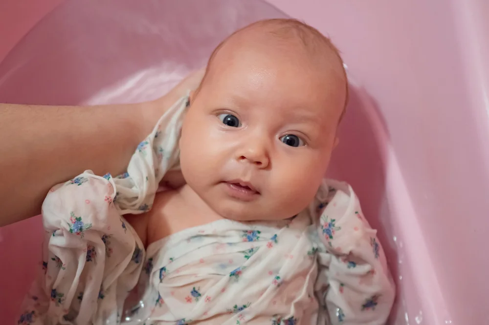 Swaddle Bathing for Infants in the NICU and at Home: What You Need to ...