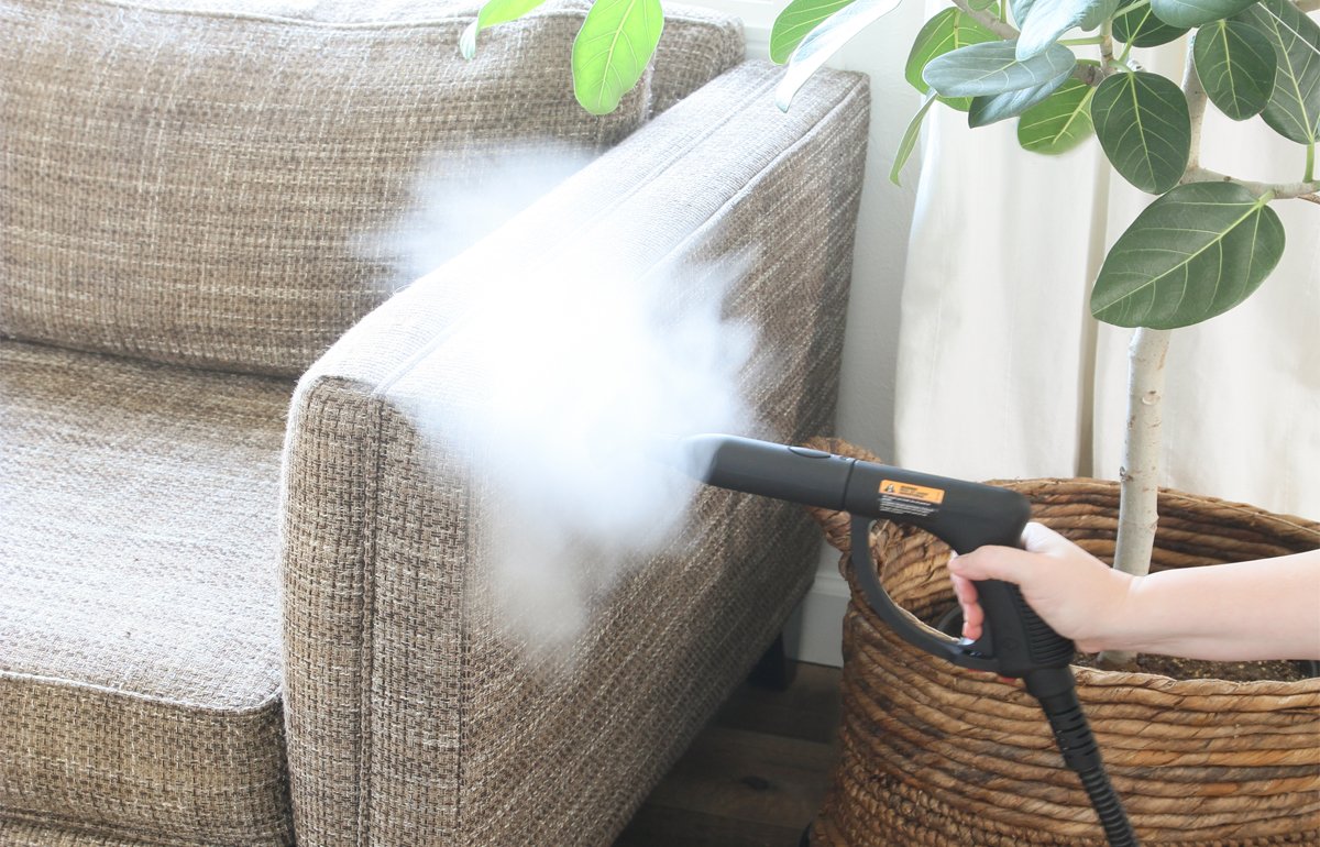 Cómo limpiar tapizados con un limpiador a vapor: 11 Pasos