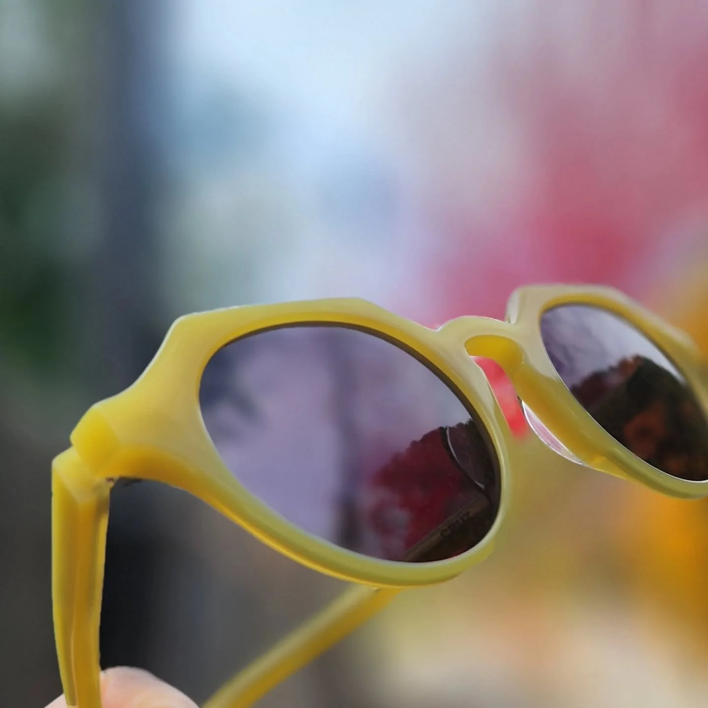 Maybe real luxury isn&rsquo;t expensive things.
Maybe it&rsquo;s time to slow down, read a book, take a walk, put on your sunglasses, and just breathe. 🕶️✨

#SlowLiving #SimpleLuxury #MindfulMoments #LifeLately #UKLifestyle