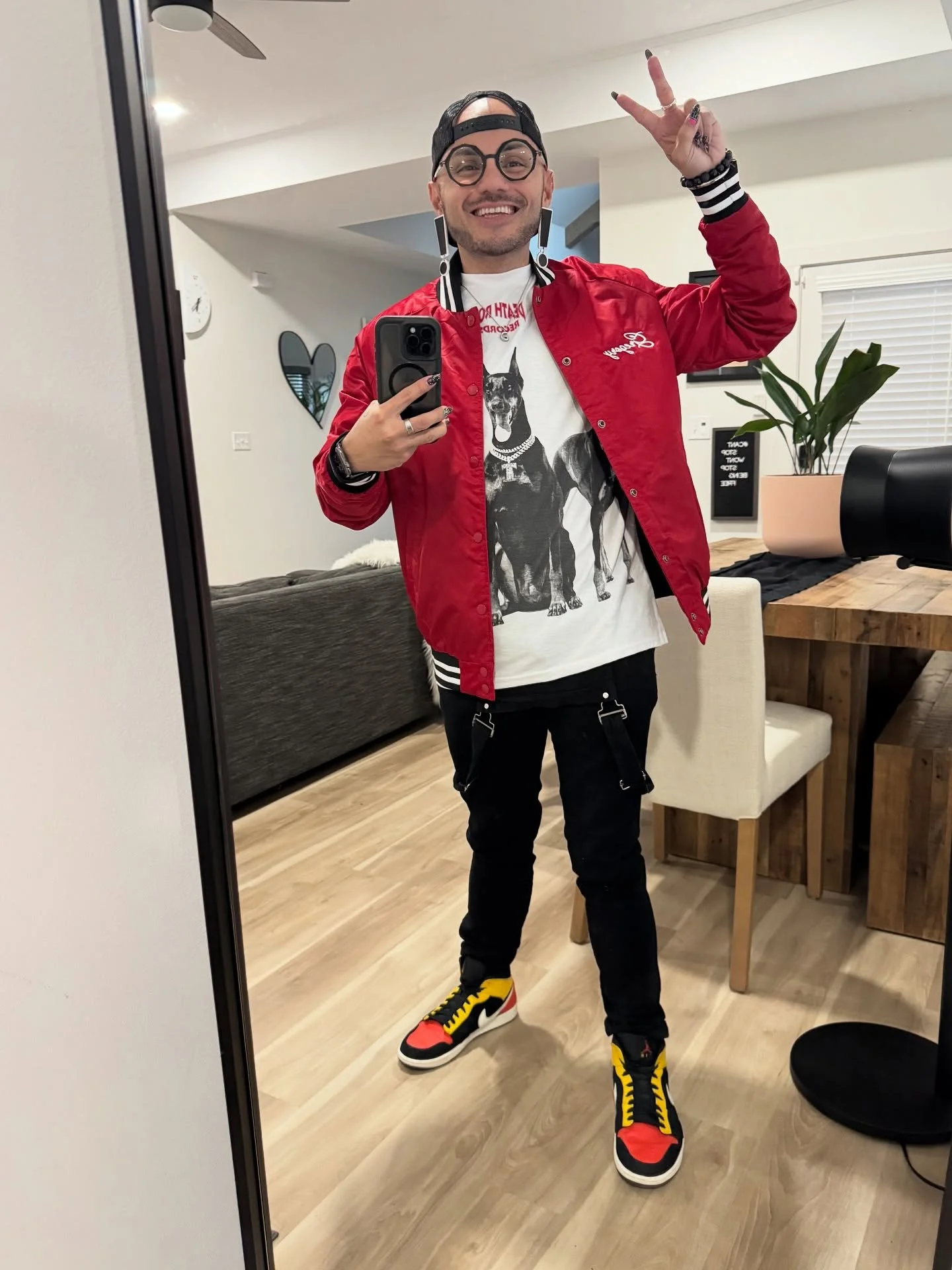 My first sporting event as a Georgia resident was last night &mdash; @atlantahawks at @statefarmarena 🔥
The crowd, the music, the vibe &mdash; a reminder of the support one can receive from fans no matter the score&hellip; and that a game is also a 