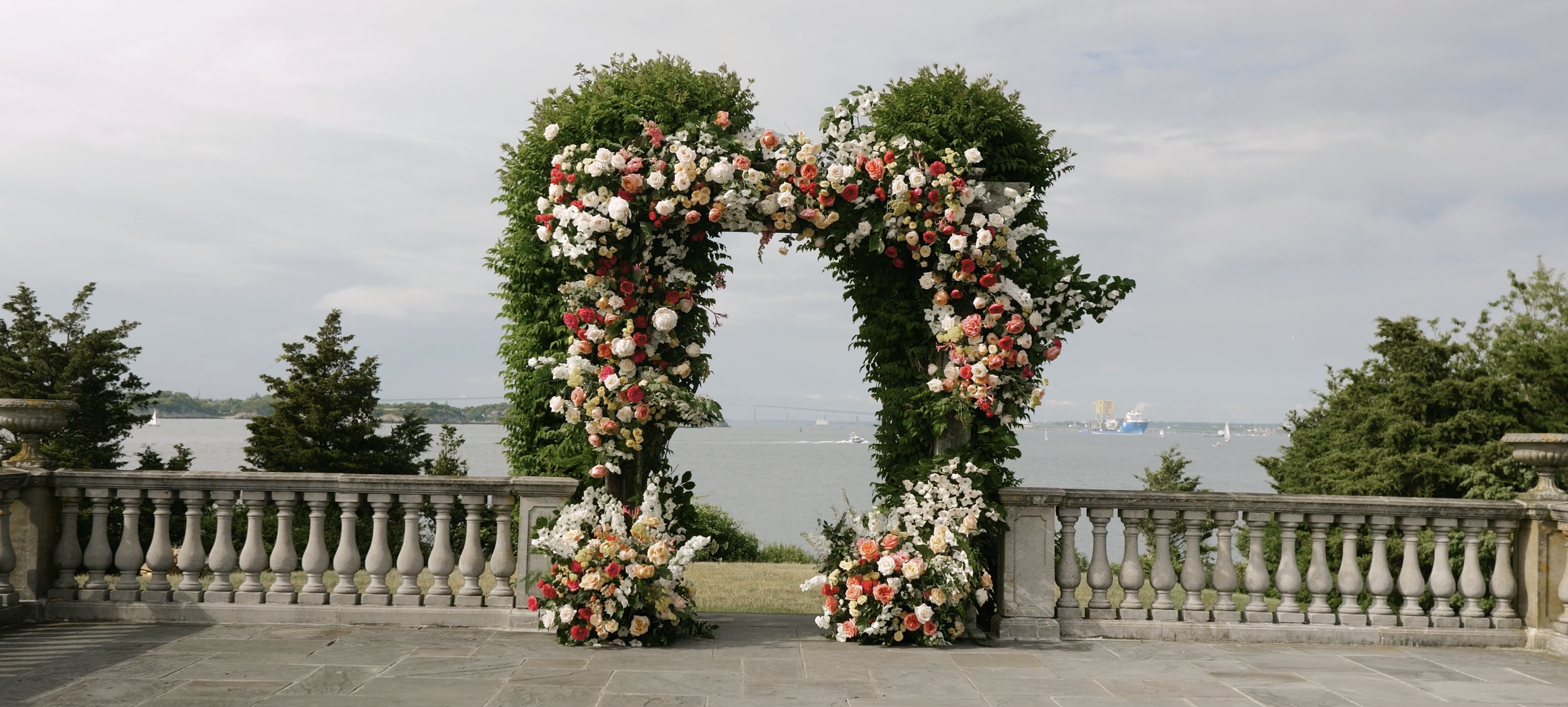 newport-wedding-floral-arch.png