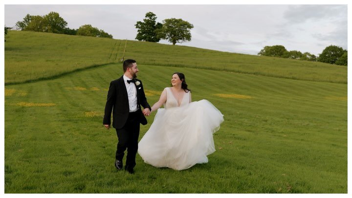 Postcard recap of Tess &amp; Jon&rsquo;s wedding at The Barn at Gibbet Hill!

1. HAD to frolic in the field 
2. Sunset with T&amp;J
3. Bridal HMU touchups
4. Groomsmen prep
5. First look on the porch of @thegrotoninn
6. Ceremony space or Windows back