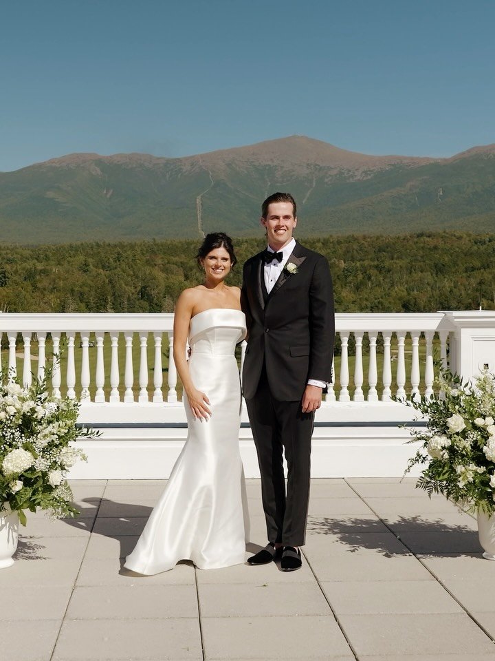 Katie &amp; Ryan ⛰️ 

Venue: @omnimountwashington
Coordinator: @eventsbysorrell
Video: @veiledinmotion
Photo: @theewingsstudio
Hair/Makeup: @hausofbeautynh
Florals: @flower_fairy_nh
DJ: @getdowntonightentertainment

Newport Wedding Videographer | Omn