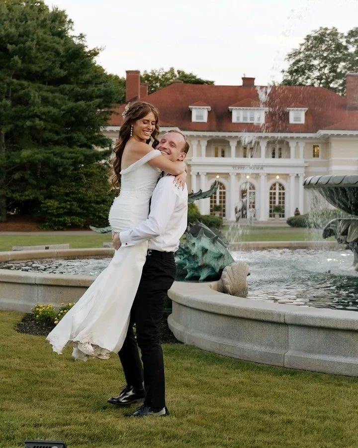 Camille &amp; Joseph ⛲️ 

Venue: @tuppermanor
Video: @veiledinmotion
HMU: @beautybostonartistry
Photo: @cherylrichardsweddings
DJ: @getdowntonightentertainment
Florals: @salvytheflorist
Cake: @spinellislynnfield

Boston Wedding Videographer | Tupper 