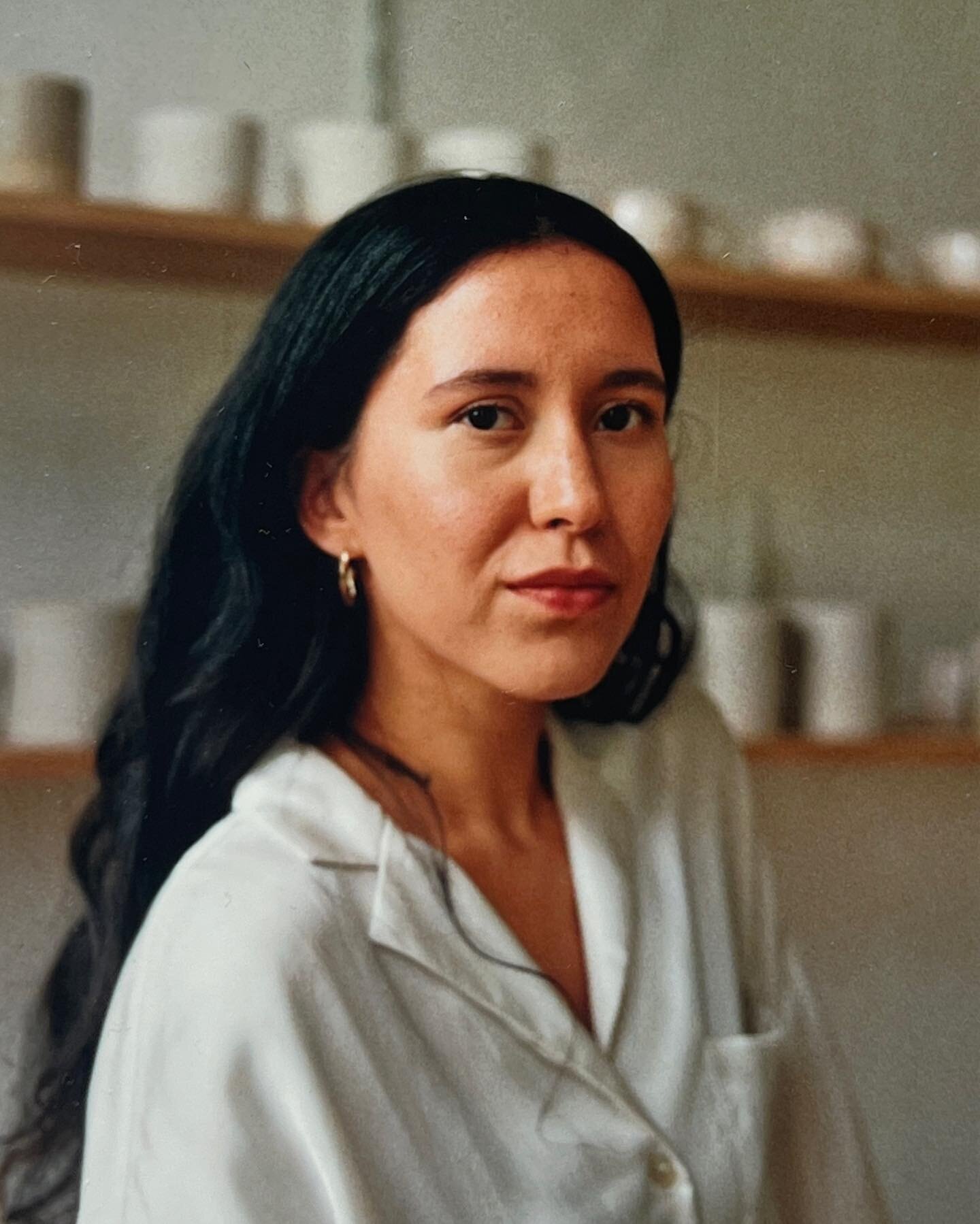 Finally sharing GREAT NEWS with you:

wheelthrowing classes with @hortaceramics at @clayspace.studio 

this inspiring woman will teach you on the wheel from now on.
Hortencia (Horta) is a Brazilian ceramicist, living in Germany.
Her ceramics embody a