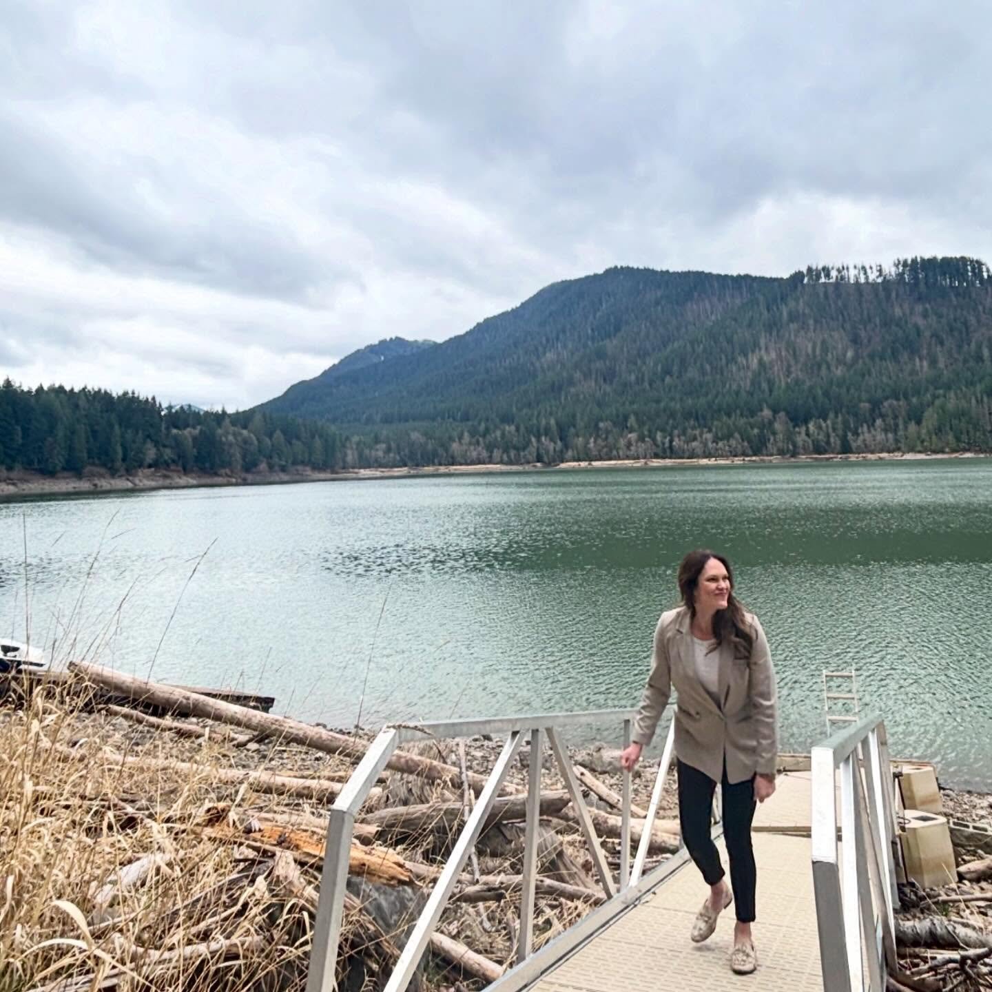 Oh the places you&rsquo;ll go&hellip;.in Real Estate!

Grateful to get to work with exceptional clients and experience magnificent properties around the PNW. 

Anyone know what lake this is?