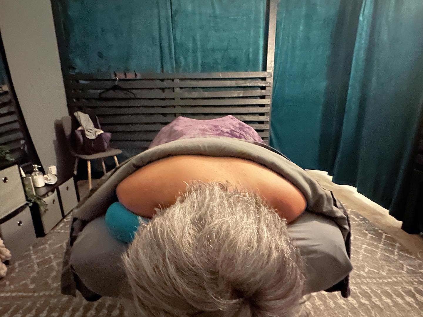 I like to think that my clients are loyal because I&rsquo;ve got good hands and a charming wit&hellip; 
But it&rsquo;s these pillows.
.
What do all shoulders have in common? 
They slouch forward on the massage table!
And what do (almost) all clients 