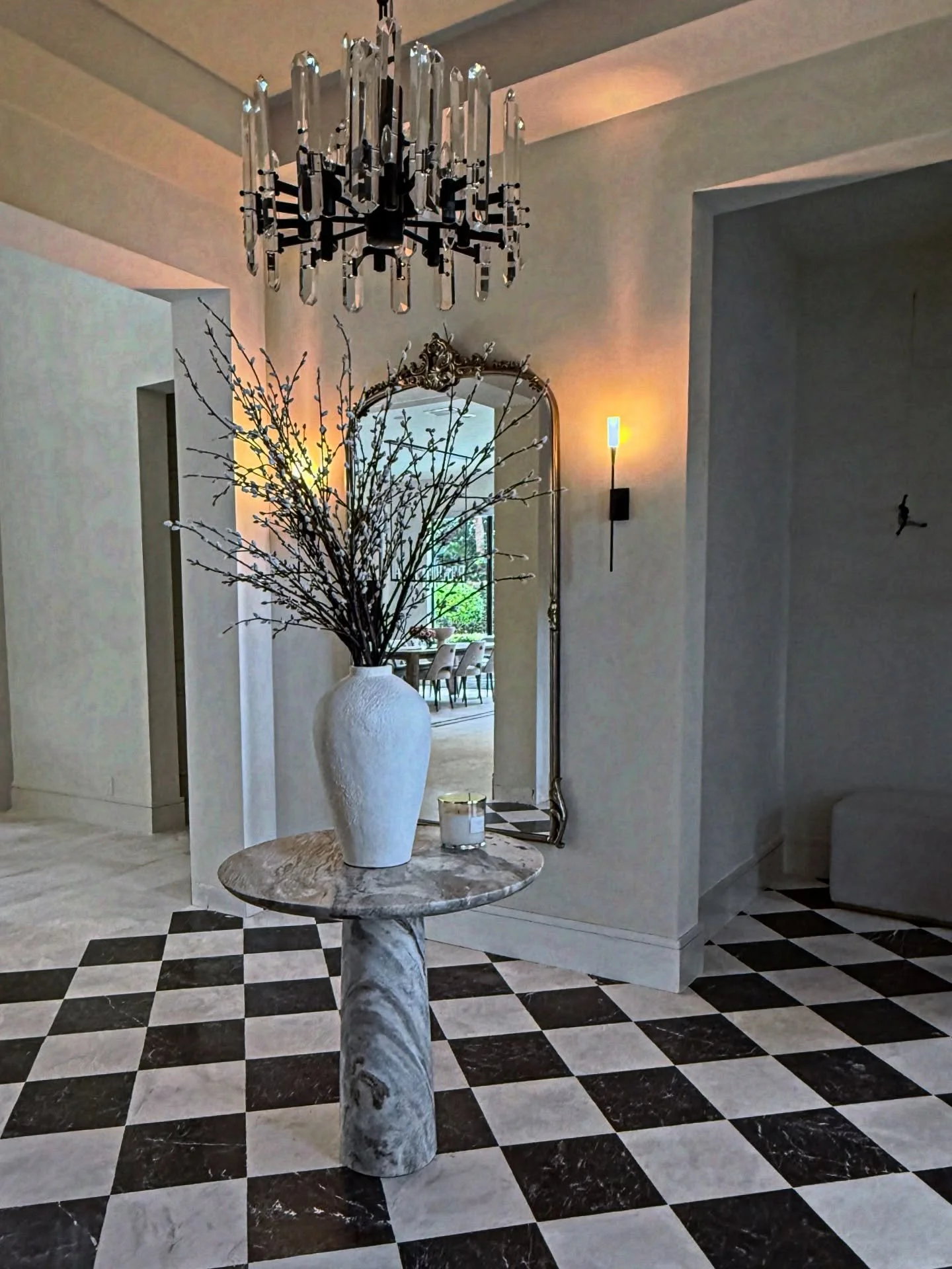 Some spaces don&rsquo;t just look right &mdash; they feel right.
Where balance, light, and emotion come together in quiet harmony.

Algunos espacios no solo se ven bien &mdash; se sienten bien.
Donde el equilibrio, la luz y la emoci&oacute;n se encue