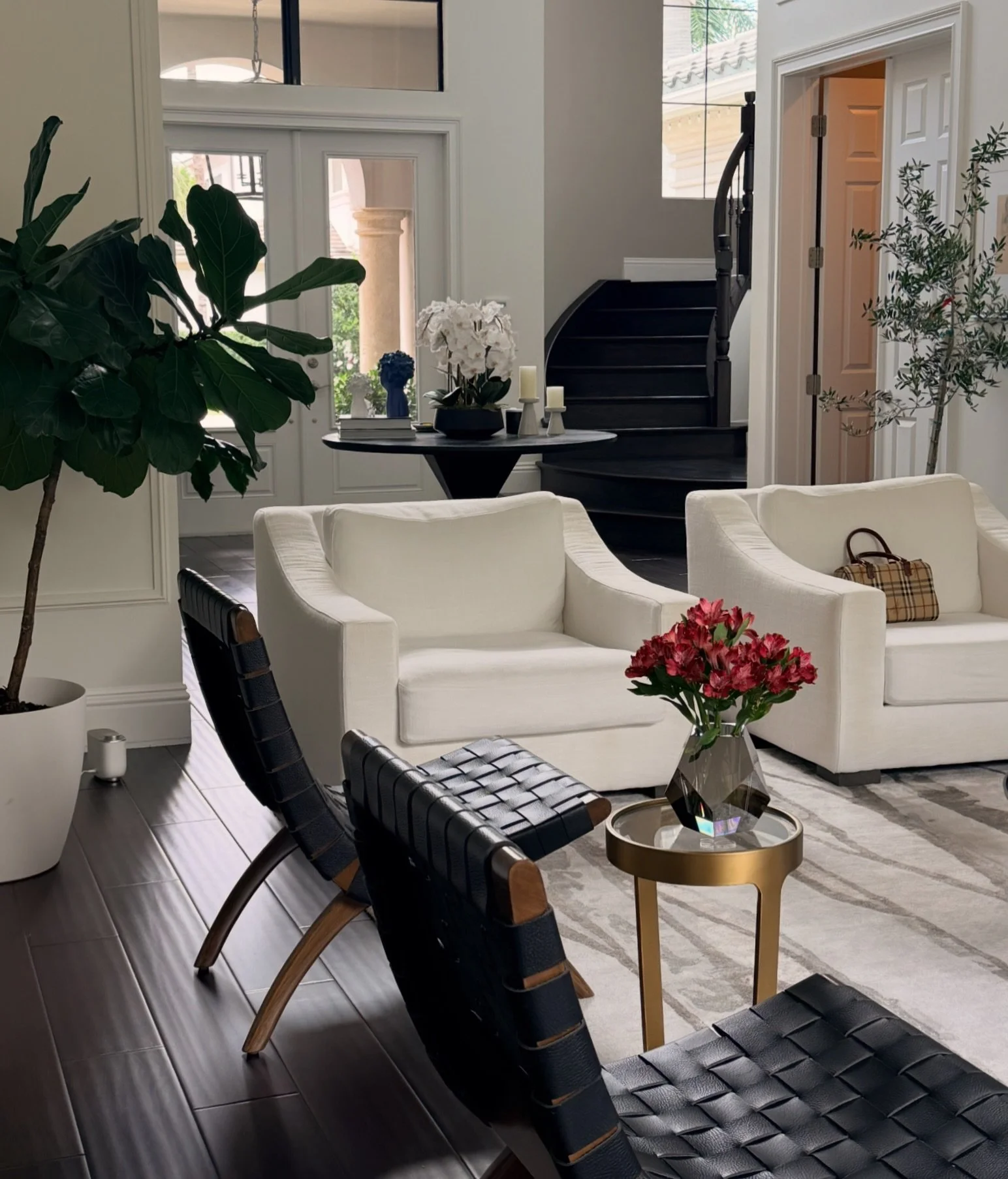 Some rooms don&rsquo;t need people to feel alive 🤍
.
.
.
#decor #instagram #interiordesign #luxuryhomes