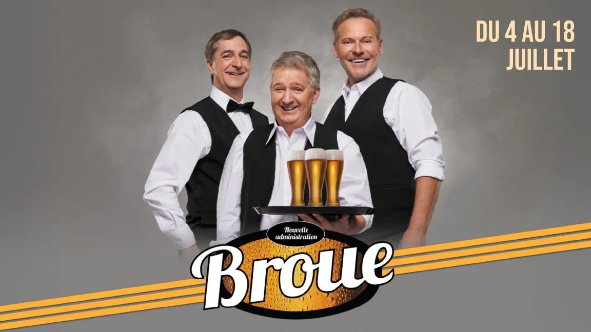 Trois hommes vêtus de chemises blanches et vestes noires, souriants, avec un plateau de bières, promotion d'un événement du 4 au 18 juillet.