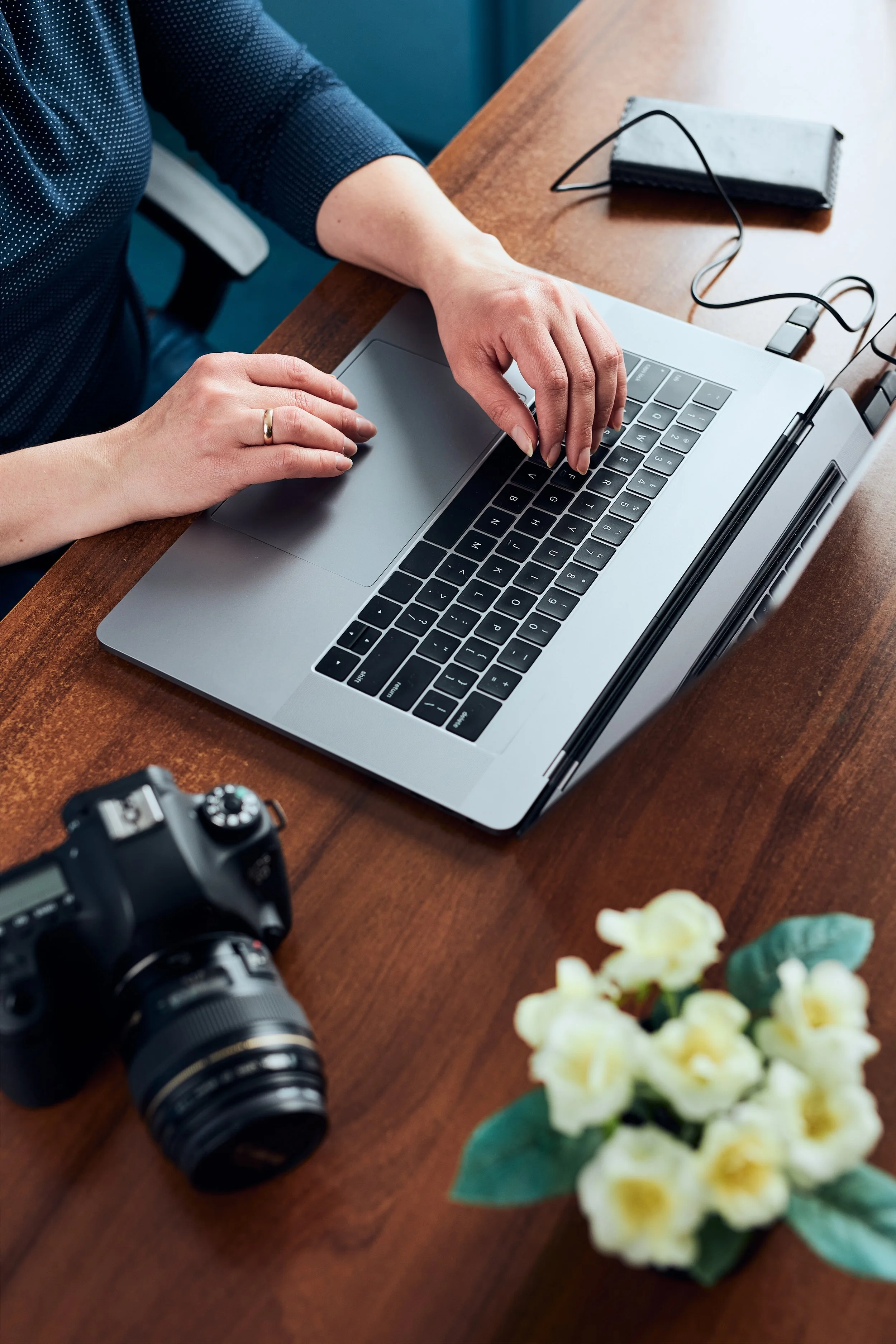 female-photographer-working-on-photos-on-laptop-an-2025-03-08-07-31-50-utc.jpg