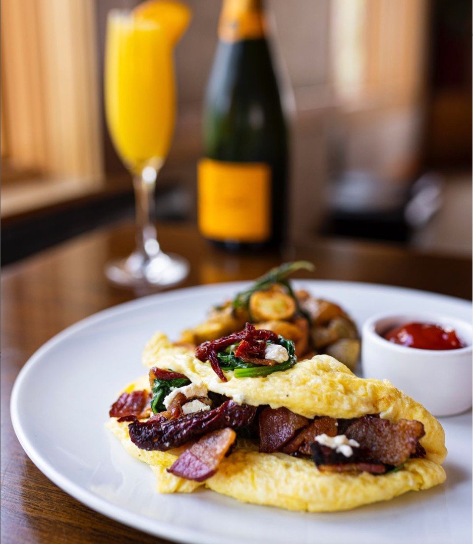 Celebrate Mother's Day with a delightful brunch!

@fivespice_seafood does brunch on Sundays from 12-3 pm? 

Featuring dishes like Hawaiian Sweet Bread French Toast, Bacon and Sundried Tomato Omelet (pictured), and Dungeness Crab and Bay Shrimp Benedi