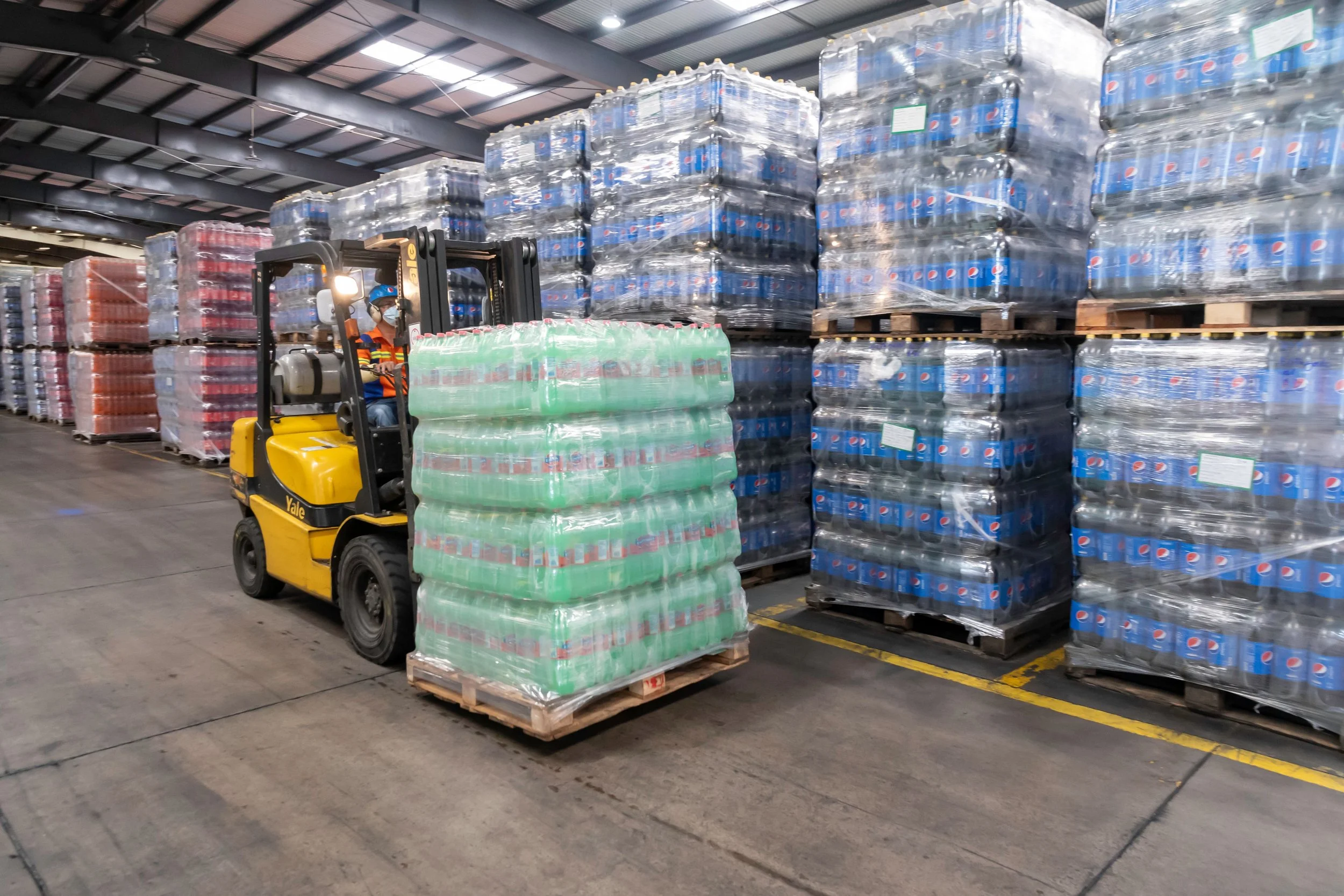 Stretch Wrap Containment Force: How to Stop Pallet Loads From Failing in Transit