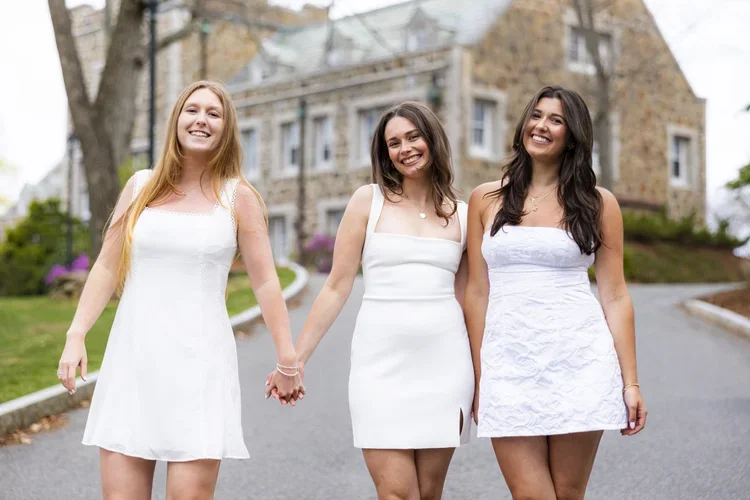 04-25-25_MHI_VBGrads0024.webp