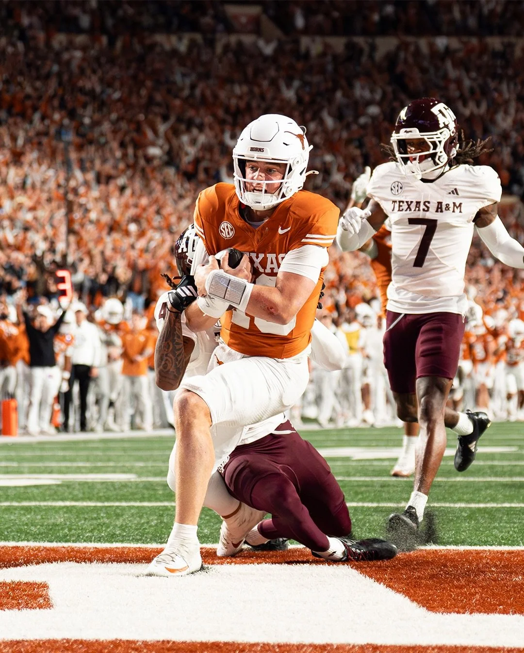 Swipe to see my boss hug my actual real life superstar  @catenhyde @mirandalambert