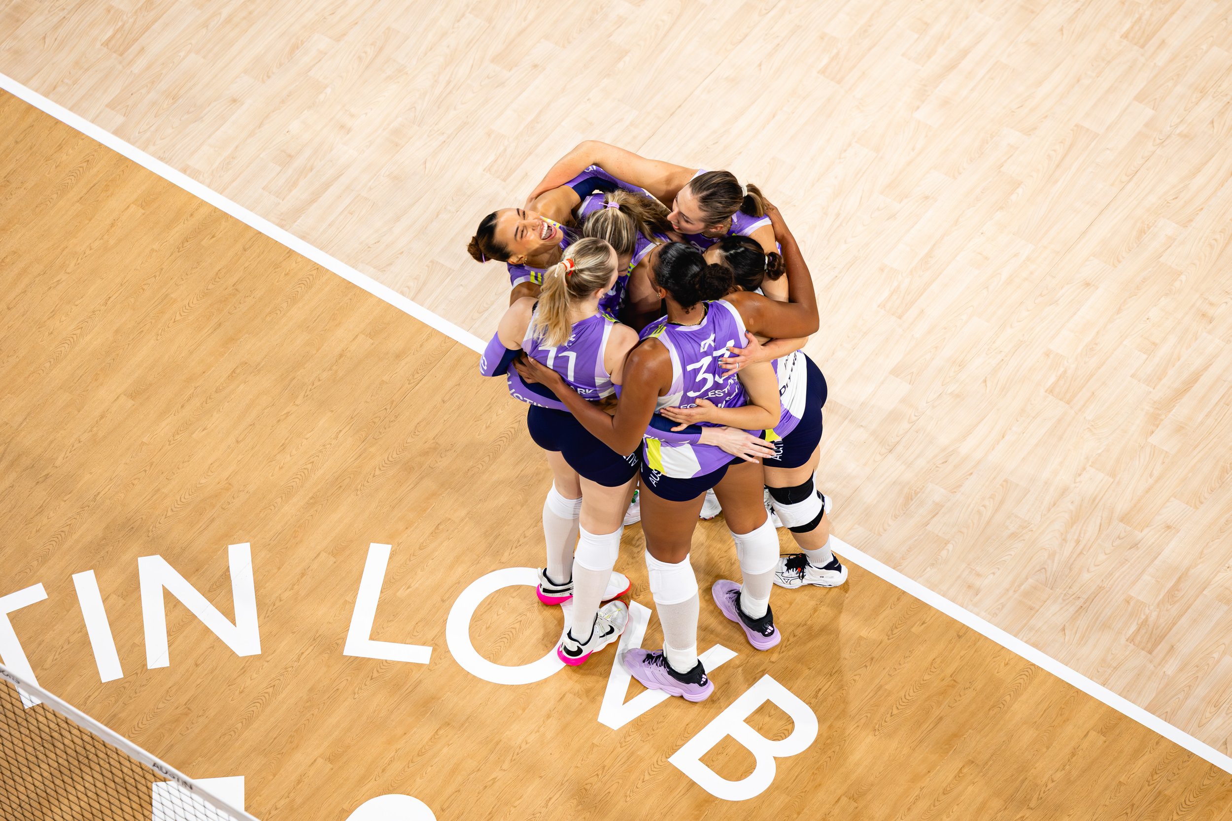250111_ATXvsATL_Madisen_Skinner_action_reaction_huddle_MEH_1194.jpg
