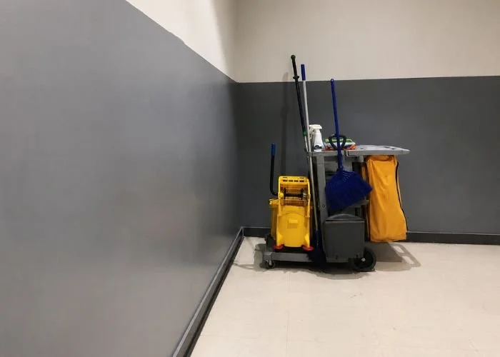 DCs janitor service cart