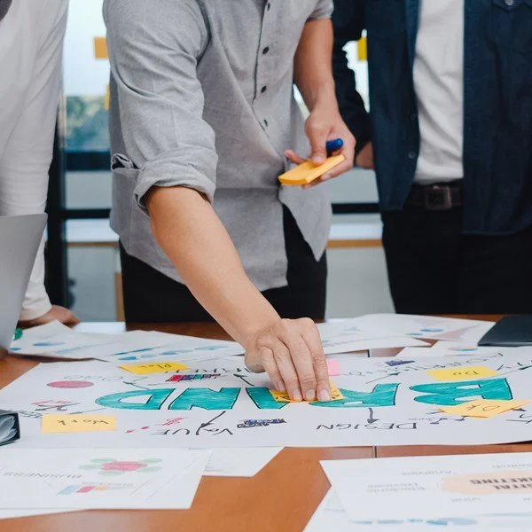 Let’s get creative: AI vs human brainstorming