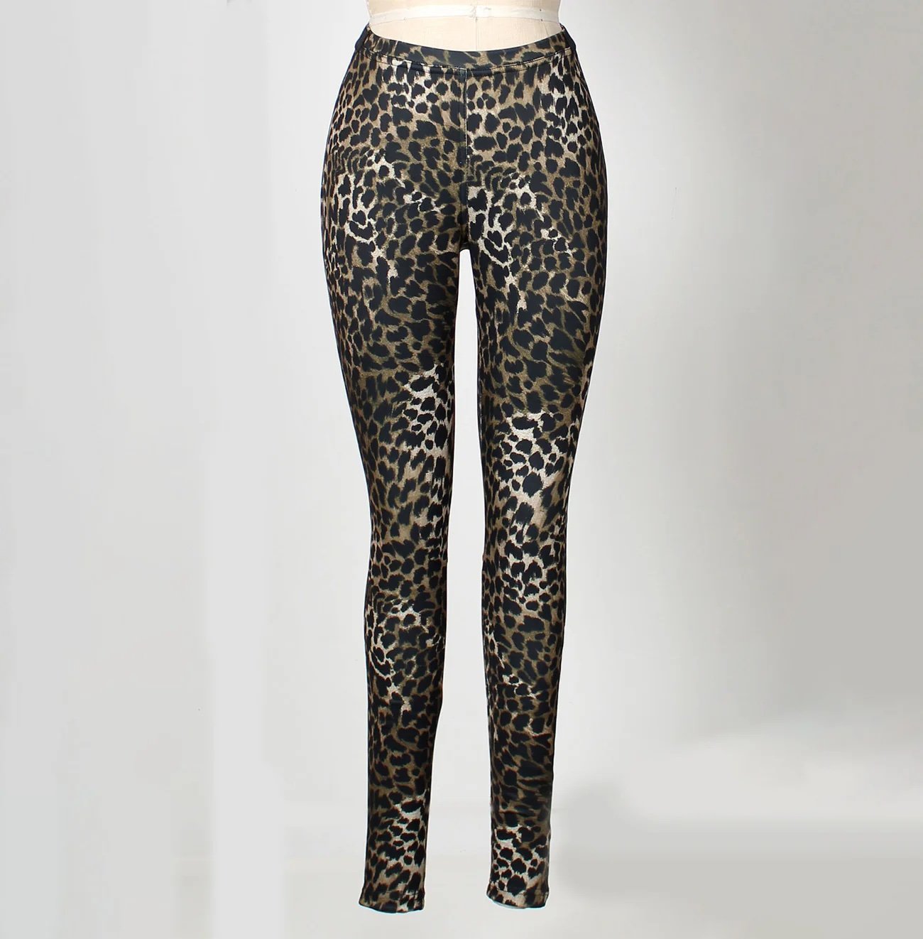 iz_adaptive_womens_leggings_leopard_print_detail.jpeg