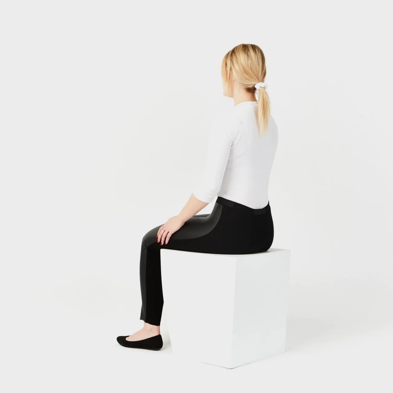 iz_adaptive_womens_legging_faux_leather_back.jpeg