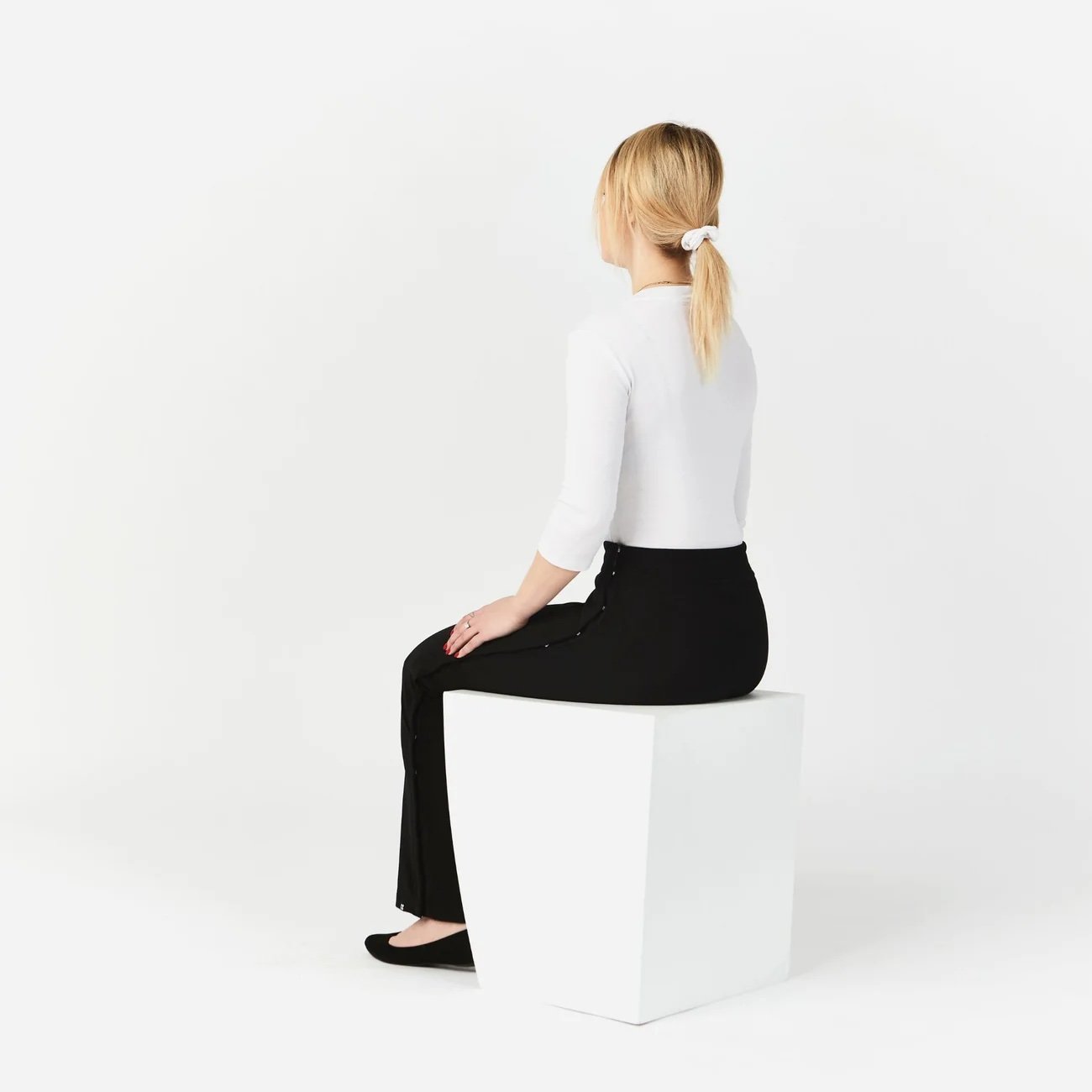 iz_adaptive_womens_dundas_athletic_pants_back.jpeg