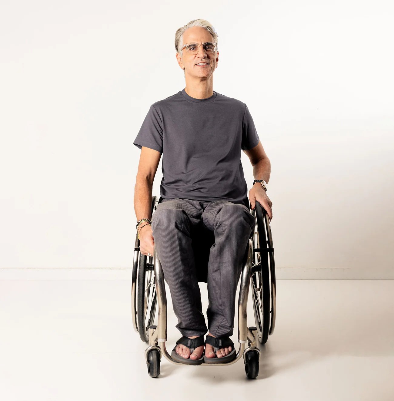 iz_adaptive_mens_viscose_t-shirt_grey.jpeg