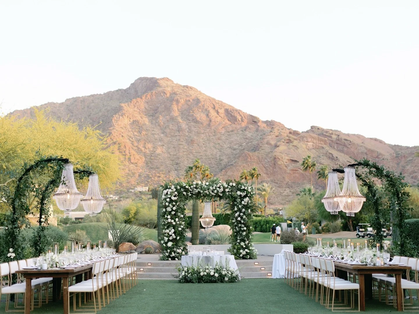 A first at Mountain Shadows ✨ We transformed the iconic ceremony lawn into a full reception space &mdash; something that&rsquo;s never been done before. From concept to completion, it was pure magic.

Grateful beyond words to the dream team who broug