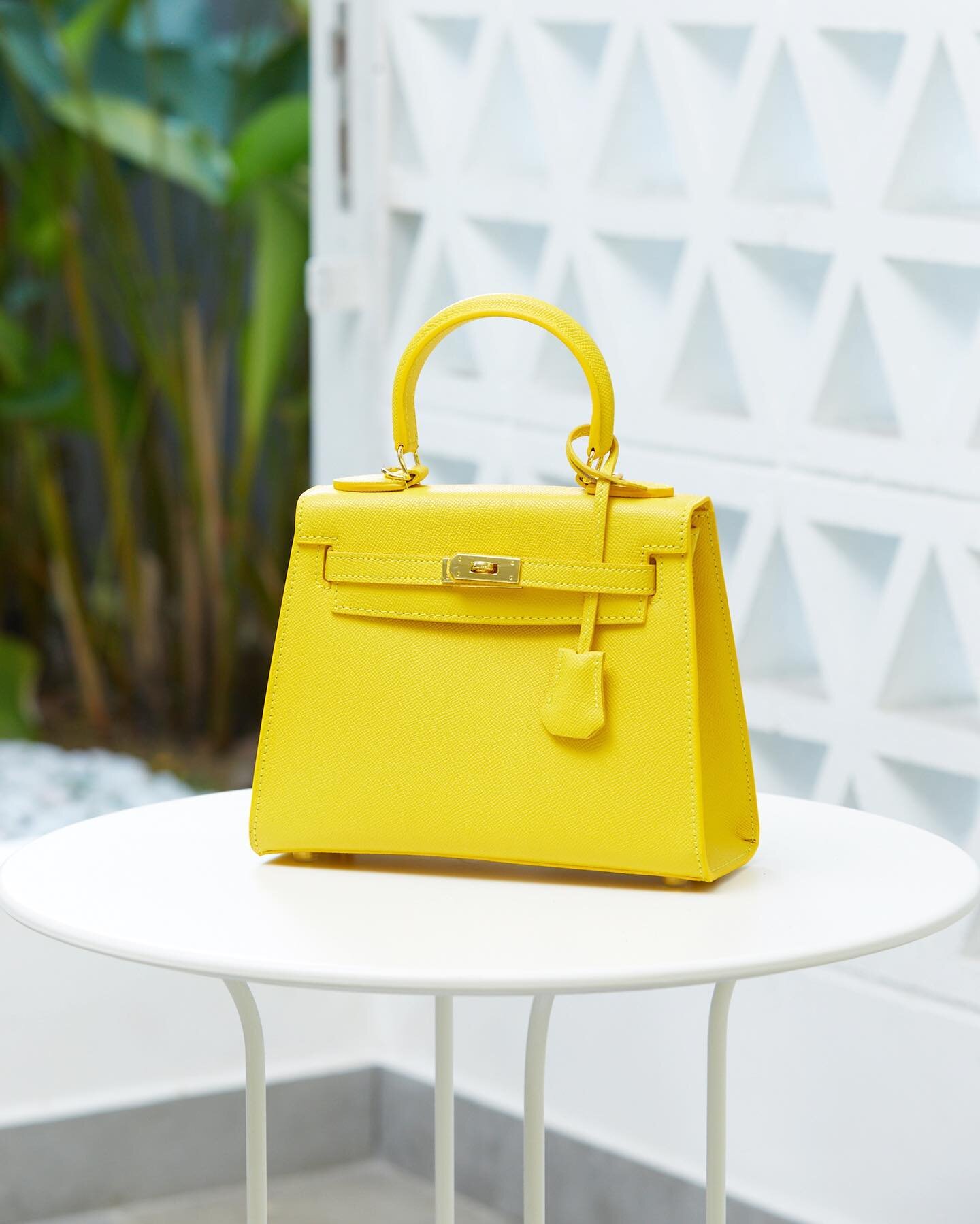 MADELYN SAFFIANO

Exterior:
Genuine Calf Leather in
Saffiano finish
-
Interior:
PU/canvas lining
-
Hardware:
Gold plated metal hardware
-
Comes with a detachable long leather strap
-
Measurements:
Size 25 x 20 x 10cm
Price: RM520
-
Size: 28 x 22 x 12