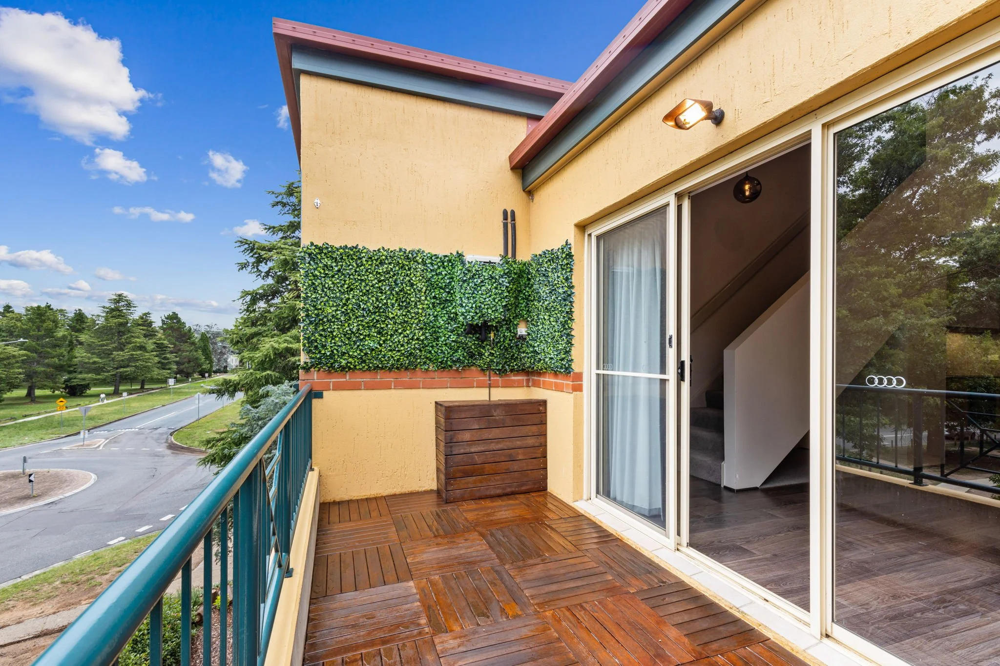 8-web-or-mls-20-19-25-Fawkner-St-8.jpg