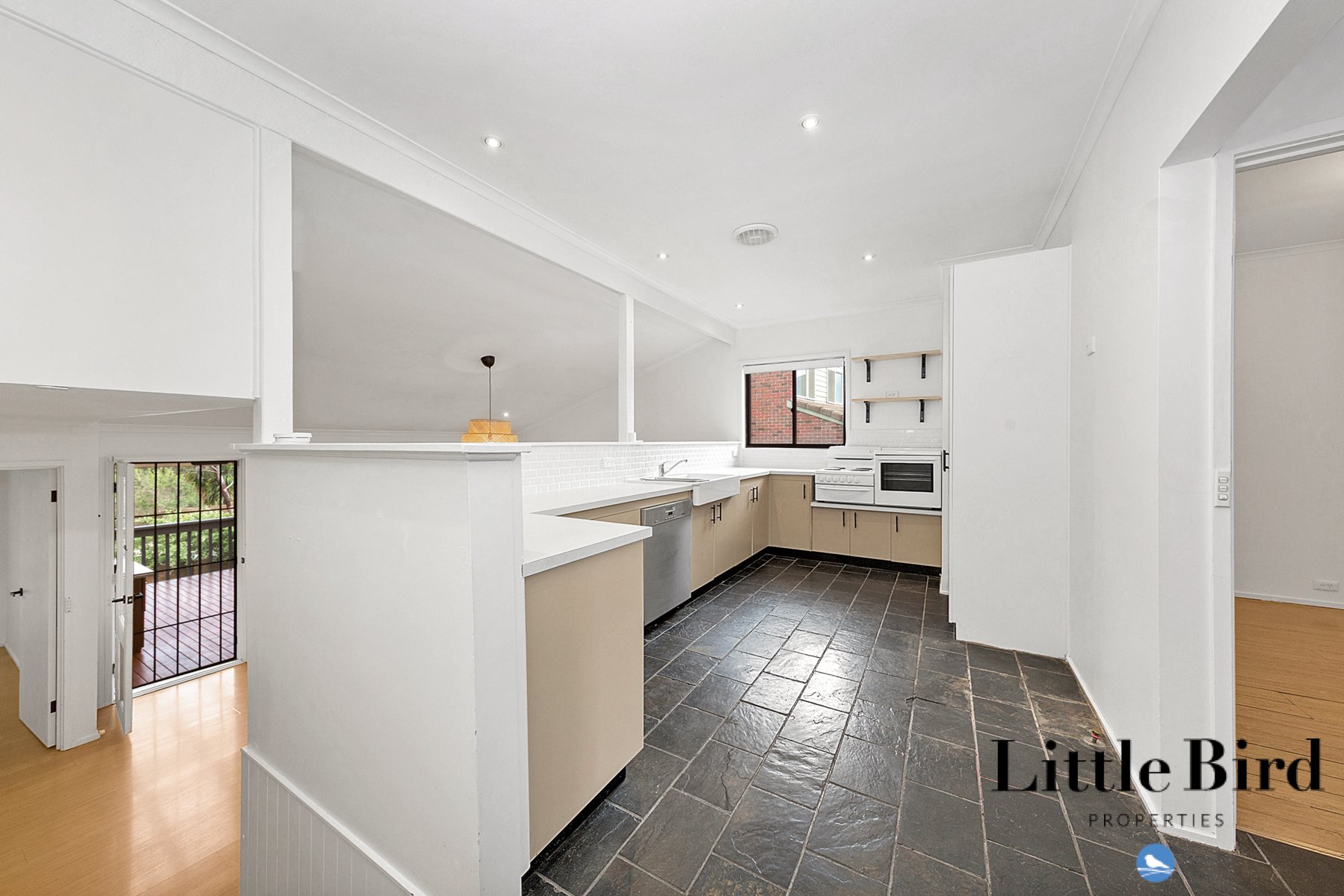 35 Hallen Close Phillip_8.jpg