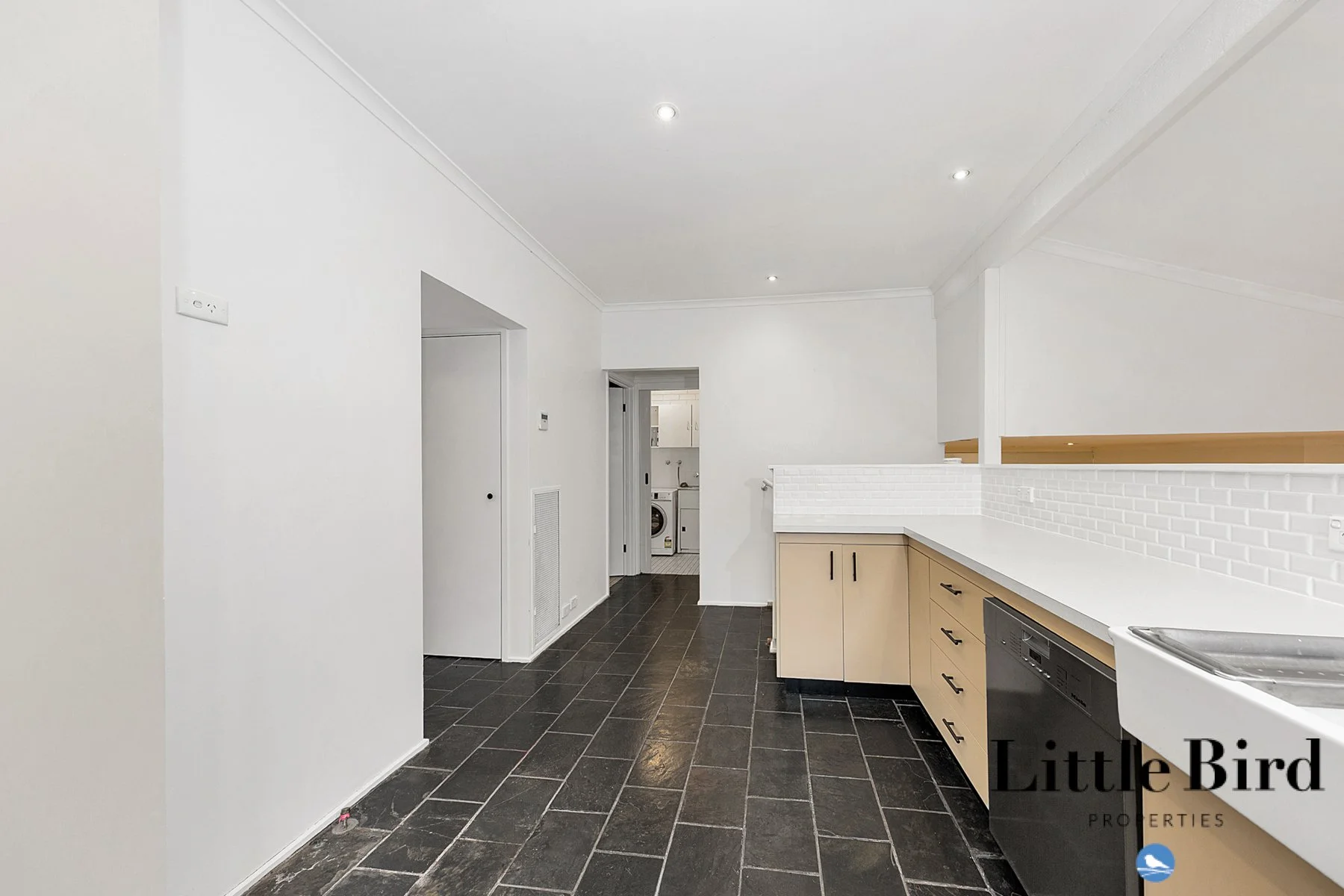 35 Hallen Close Phillip_10.jpg