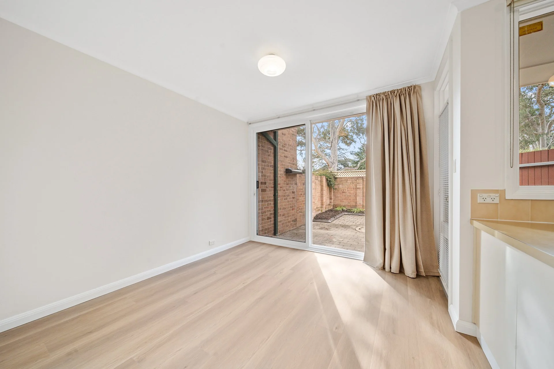 Reid 52-1 Kogarah Lane_04.jpg