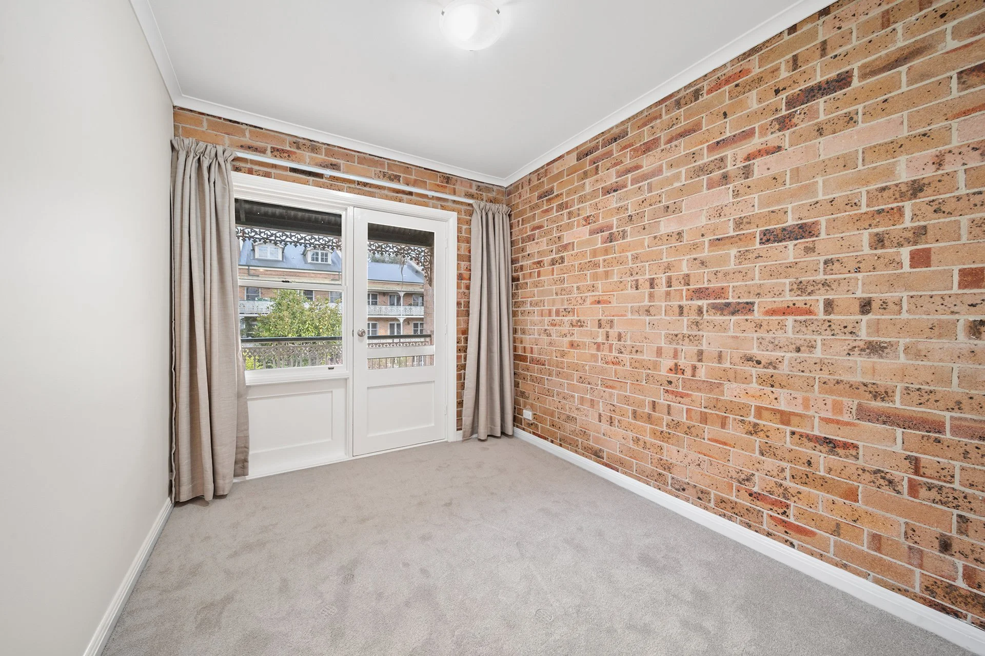 Reid 52-1 Kogarah Lane_10.jpg