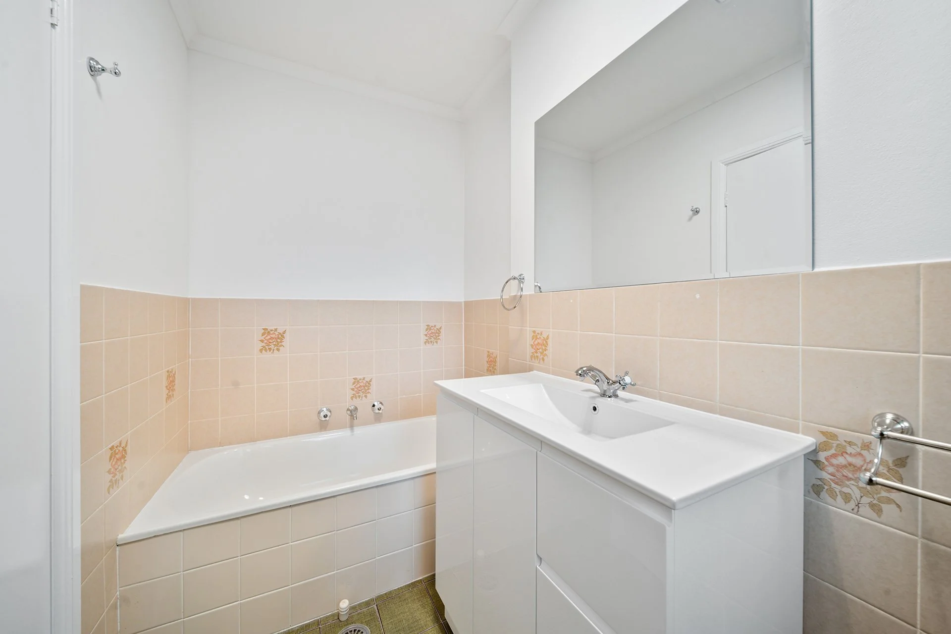 Reid 52-1 Kogarah Lane_13.jpg