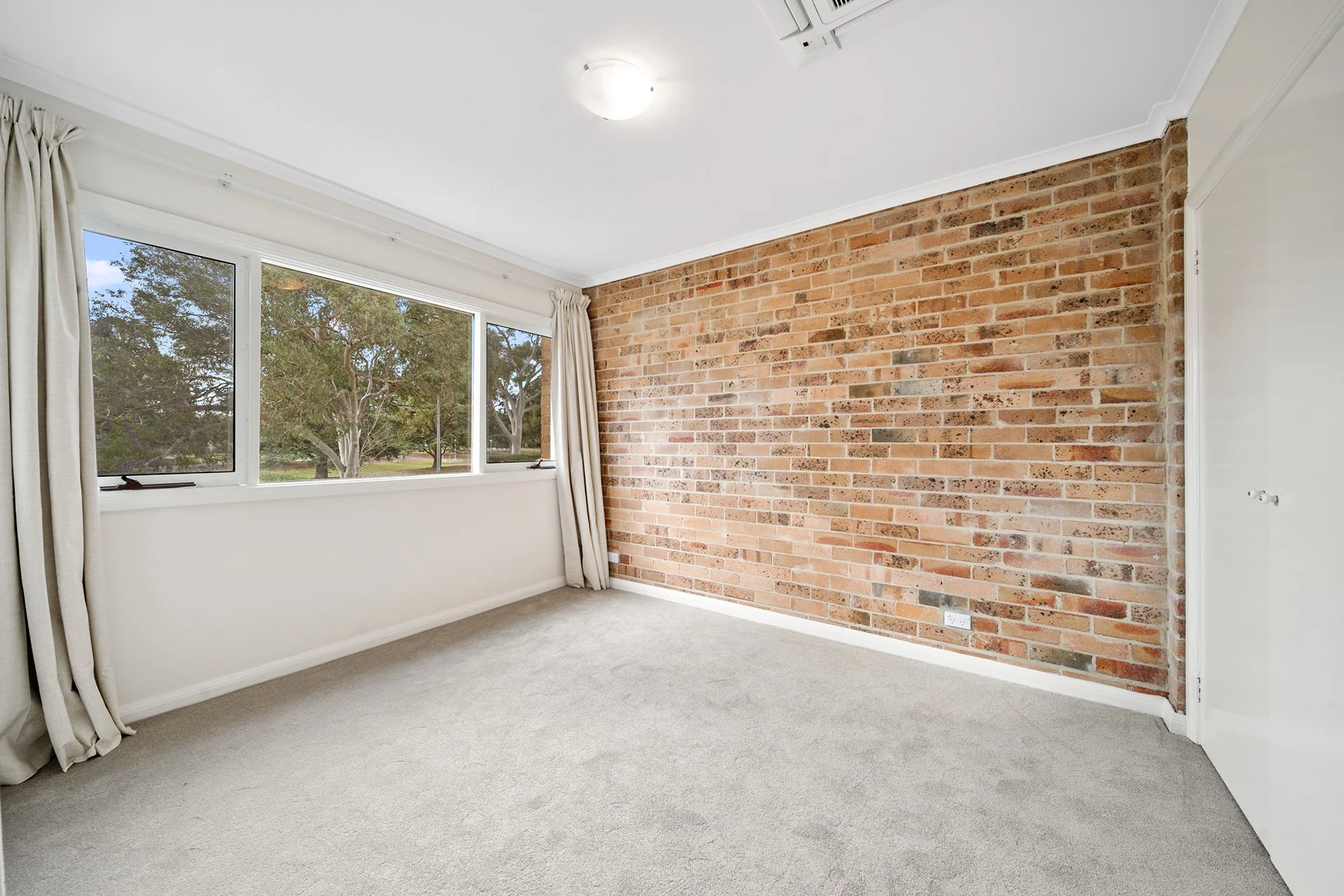 Reid 52-1 Kogarah Lane_14.jpg