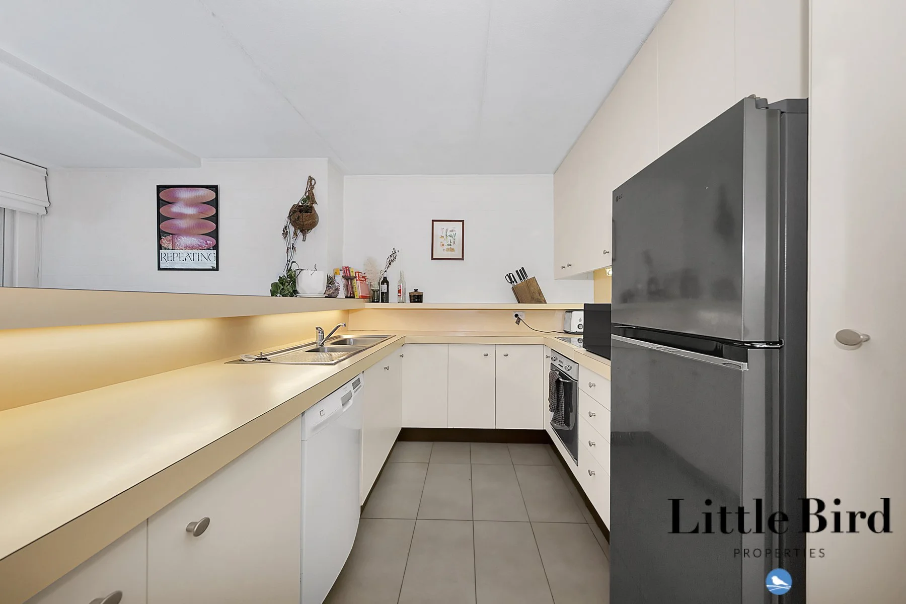 34_18 Currie Cres Kingston_7.jpg