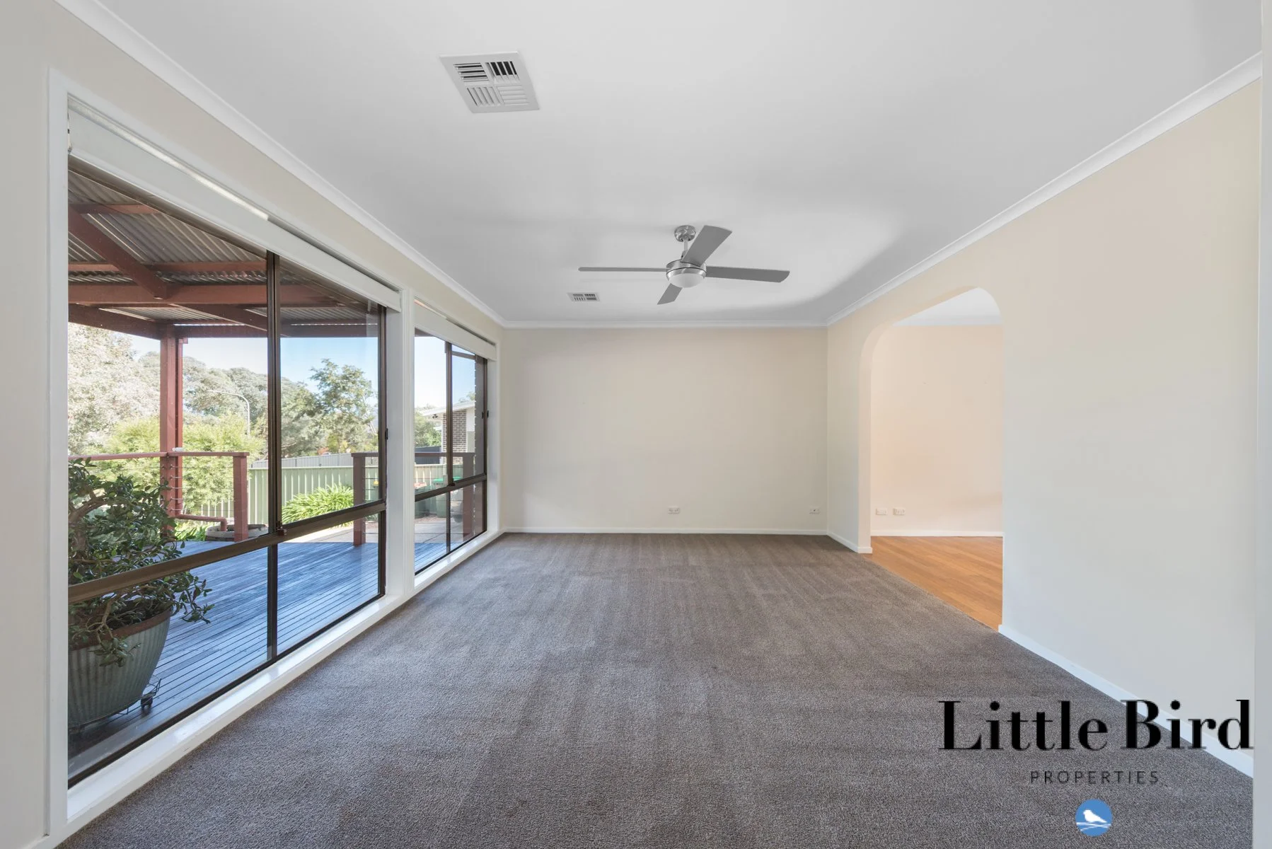 19 Deamer Cres Chisholm_5.jpg