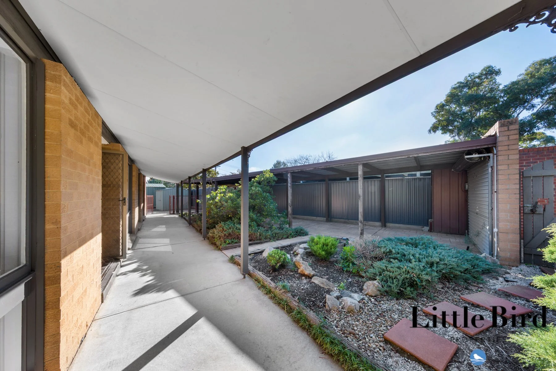 98 Namatjira Dr Stirling_3.jpg