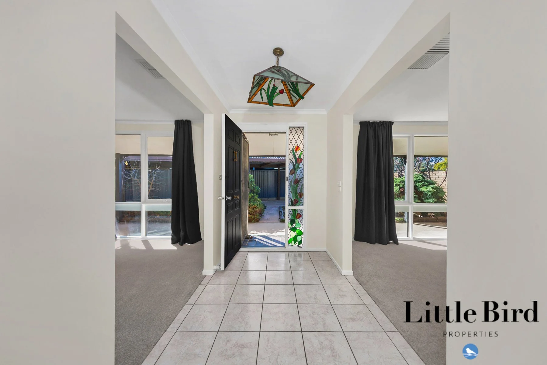 98 Namatjira Dr Stirling_5.jpg