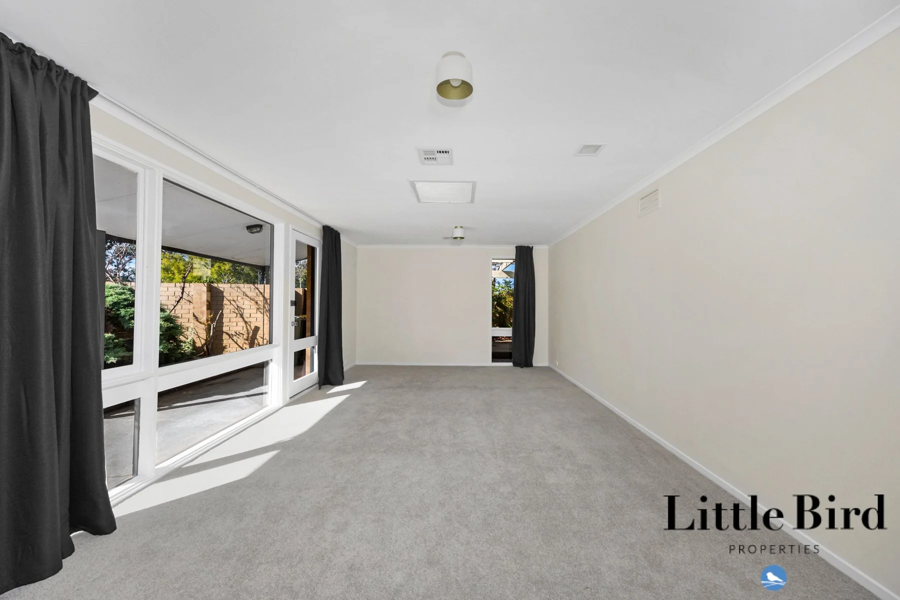 98 Namatjira Dr Stirling_6.jpg