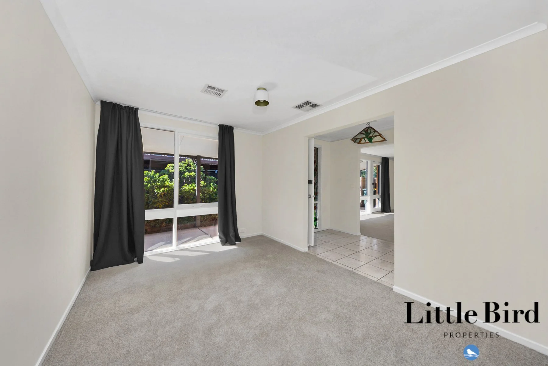 98 Namatjira Dr Stirling_8.jpg