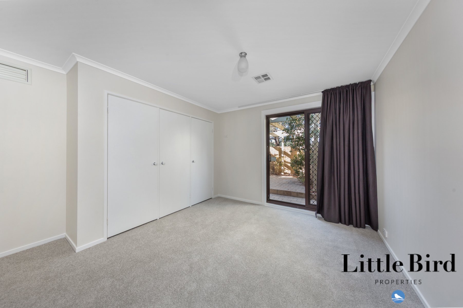 98 Namatjira Dr Stirling_13.jpg